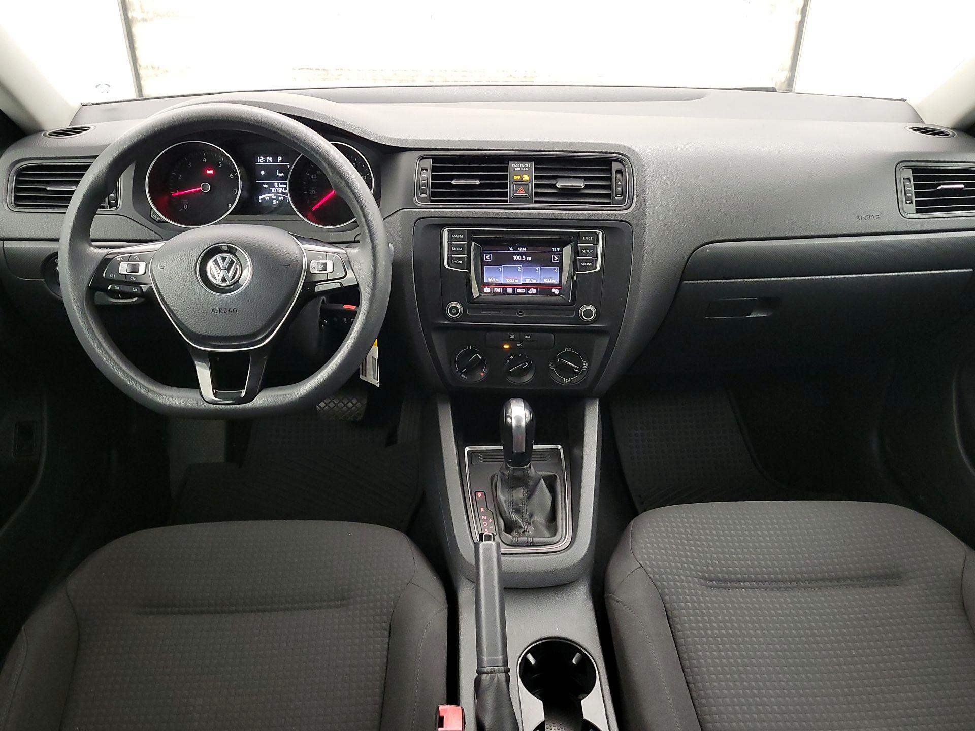 Thumbnail: 2016 Volkswagen Jetta - 9