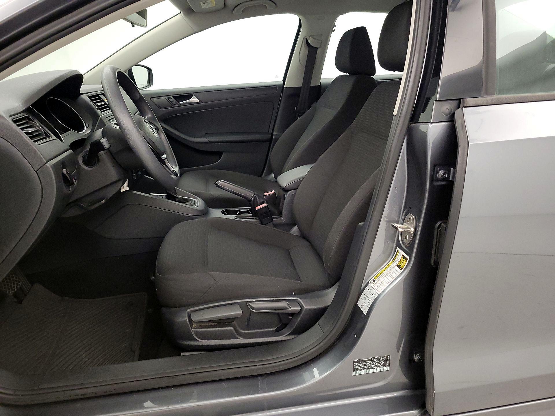 Thumbnail: 2016 Volkswagen Jetta - 11