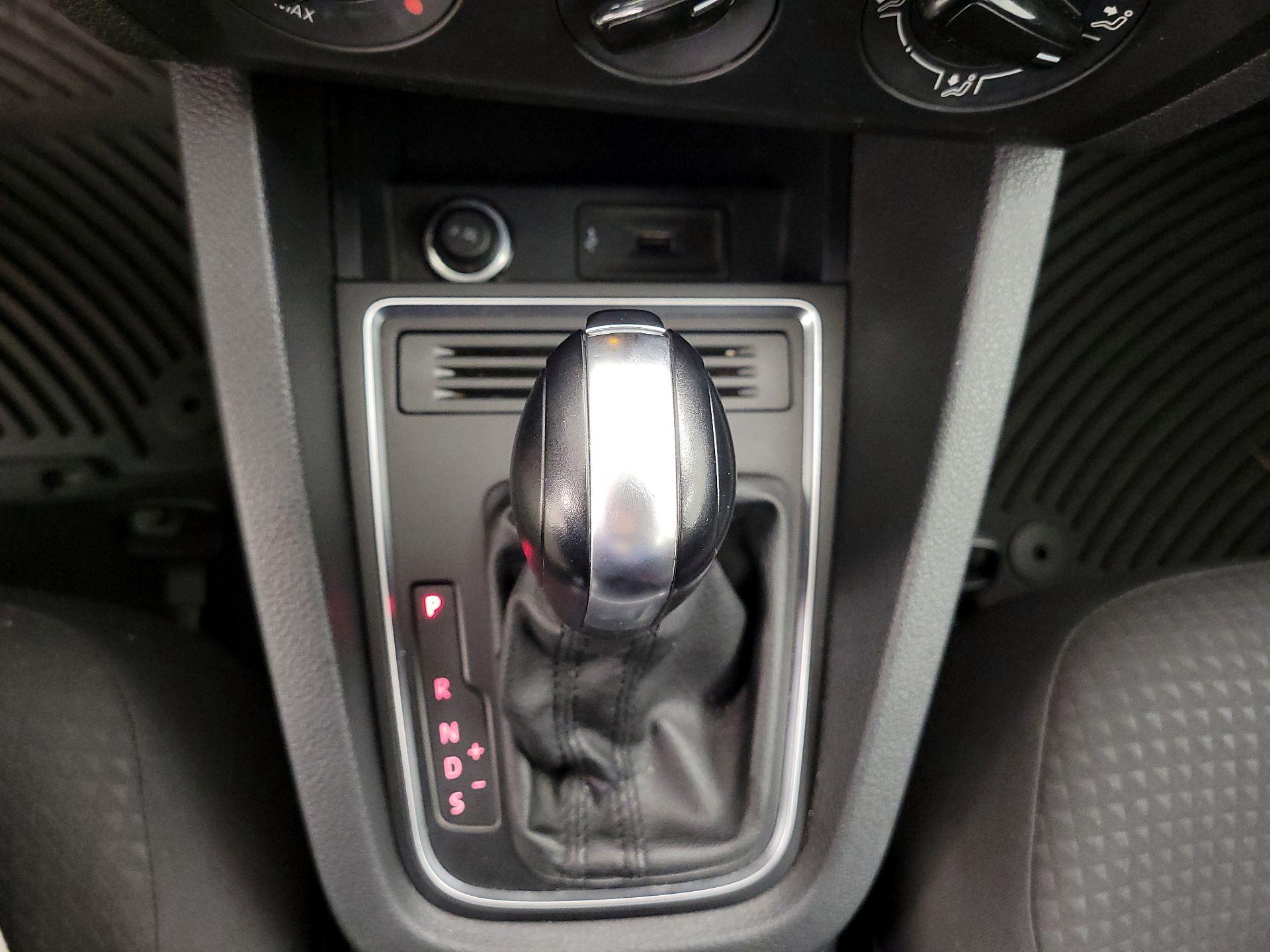 Thumbnail: 2016 Volkswagen Jetta - 16