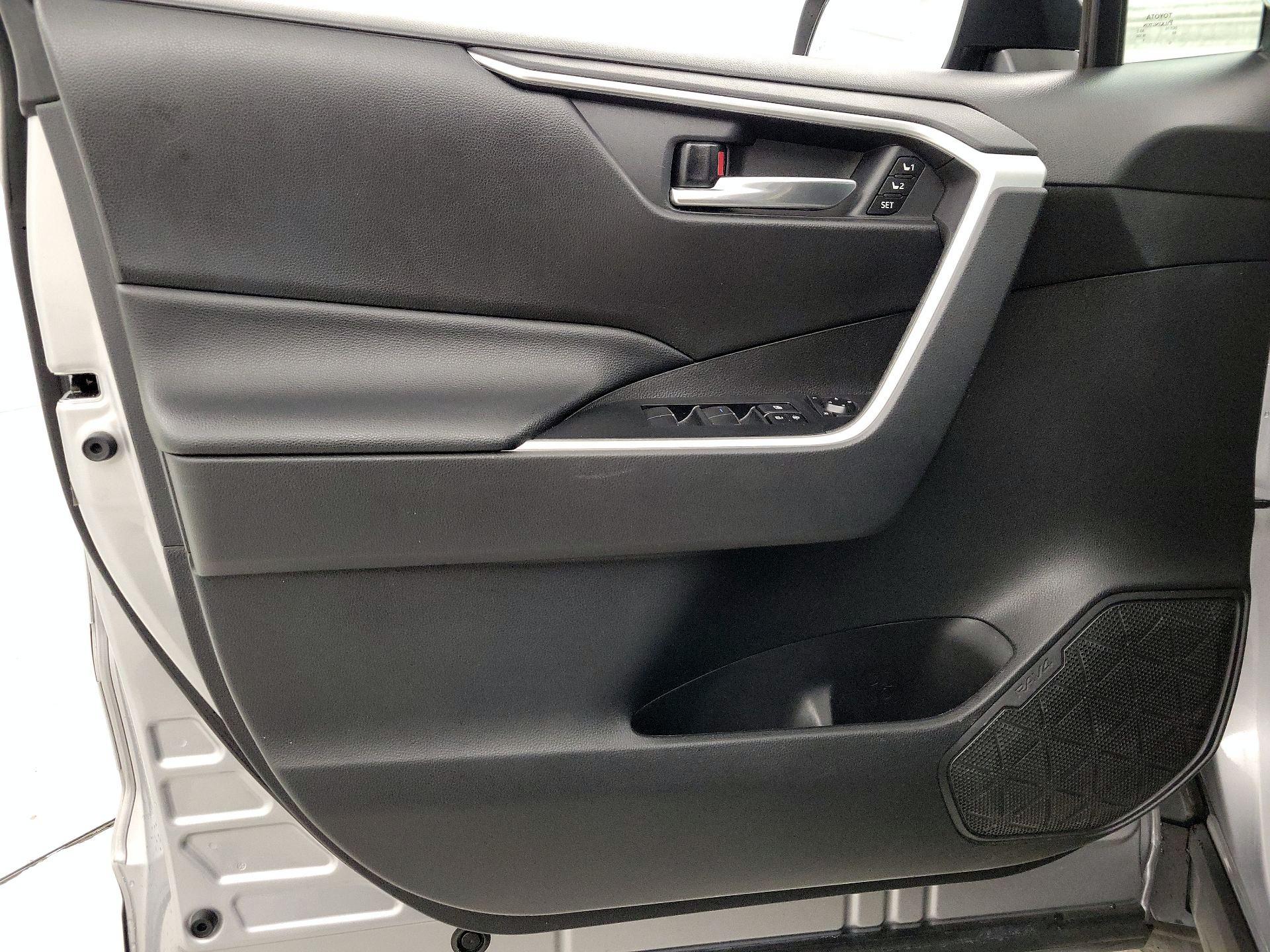 Thumbnail: 2021 Toyota RAV4 - 12