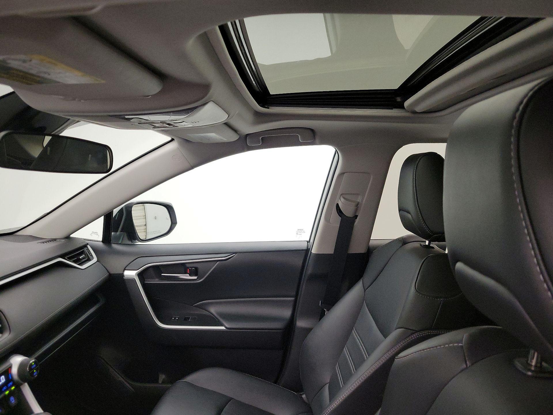 Thumbnail: 2021 Toyota RAV4 - 19