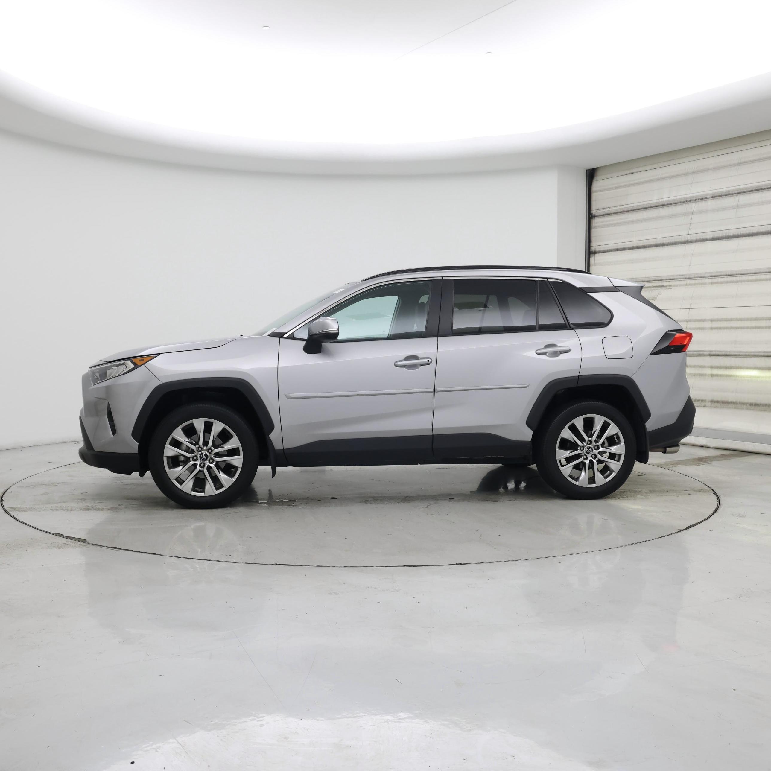 Thumbnail: 2021 Toyota RAV4 - 3