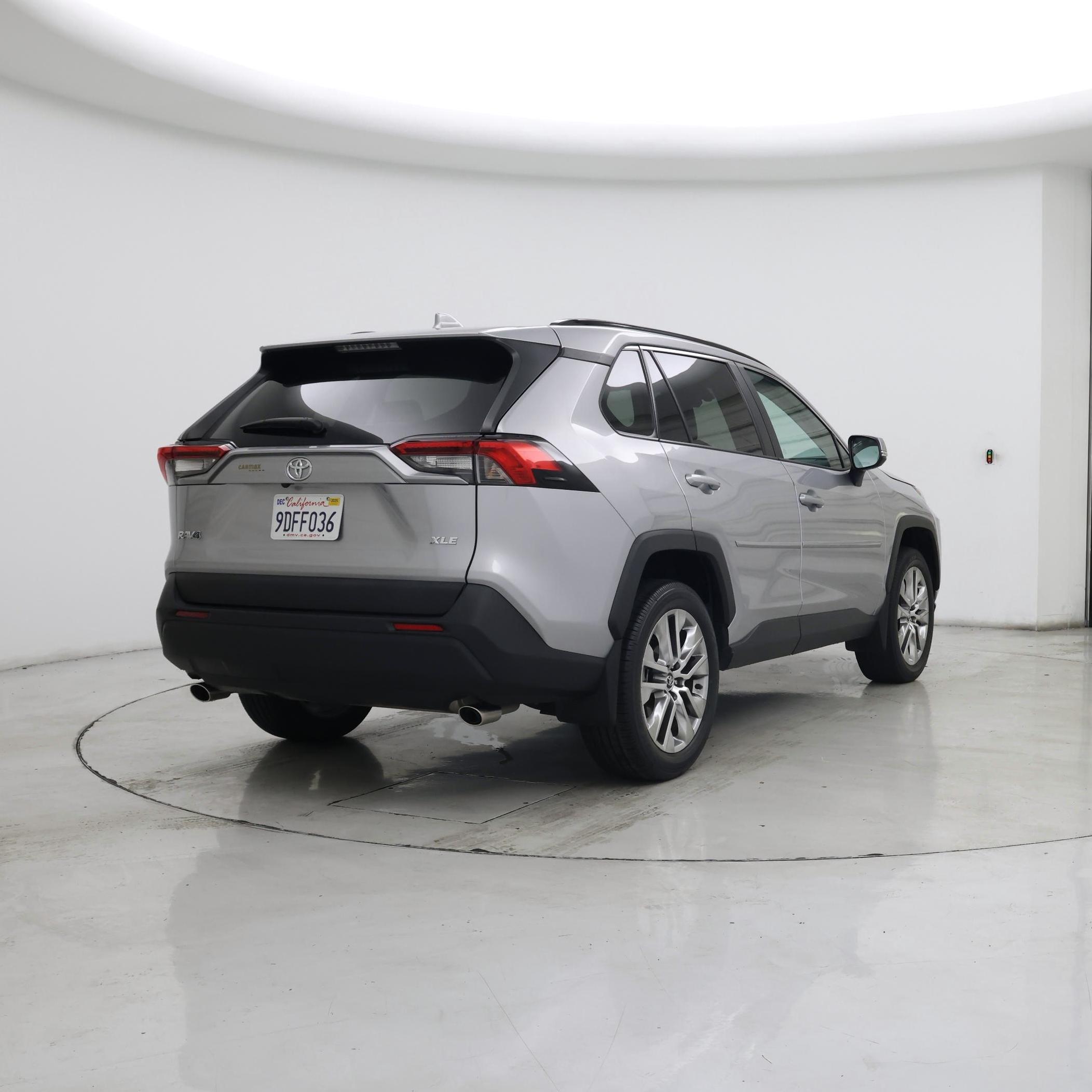 Thumbnail: 2021 Toyota RAV4 - 8