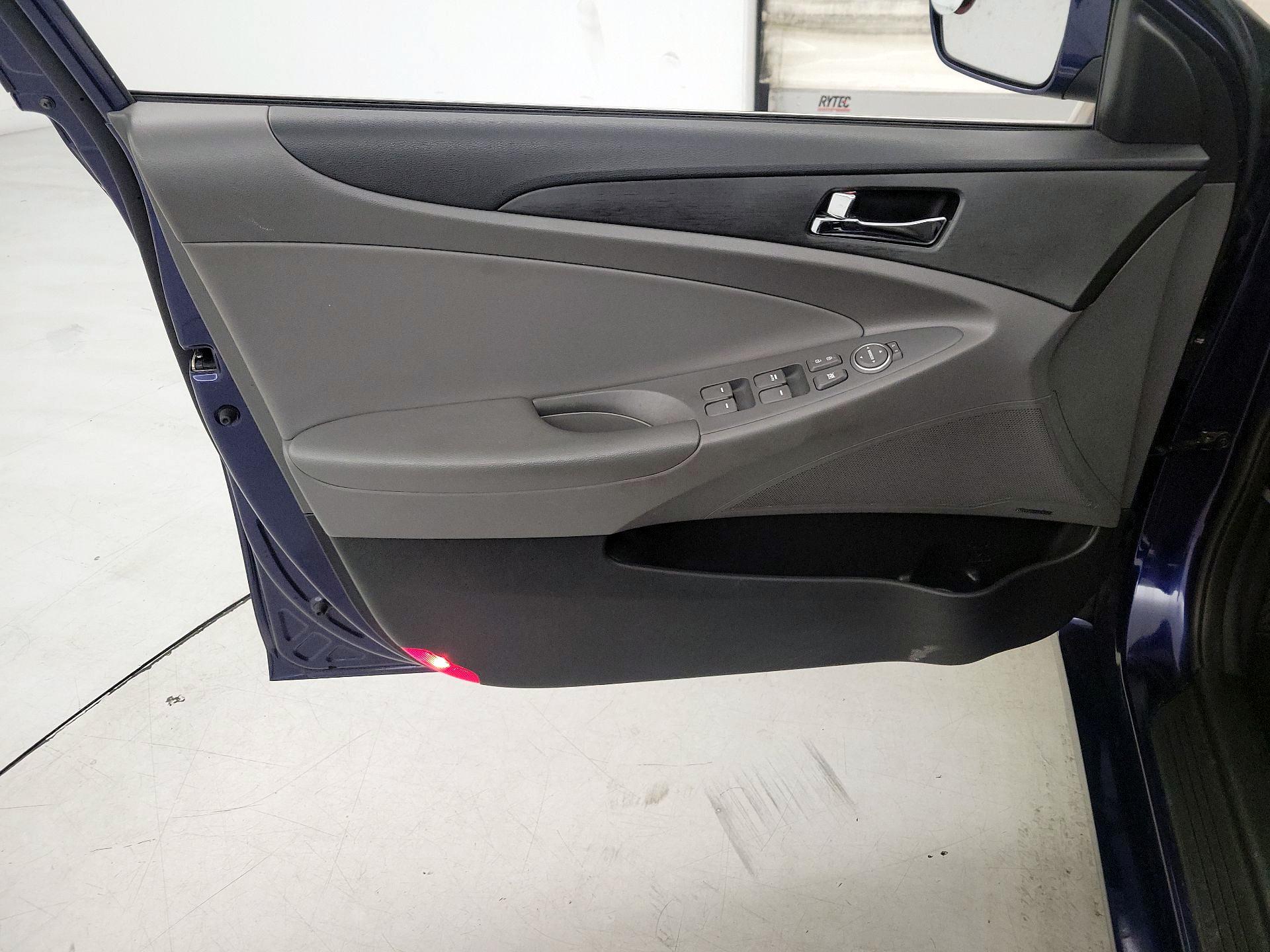 Thumbnail: 2013 Hyundai Sonata - 12