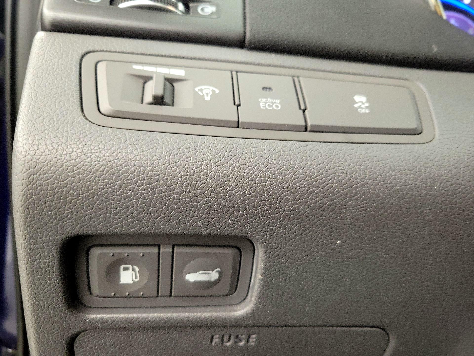 Thumbnail: 2013 Hyundai Sonata - 13