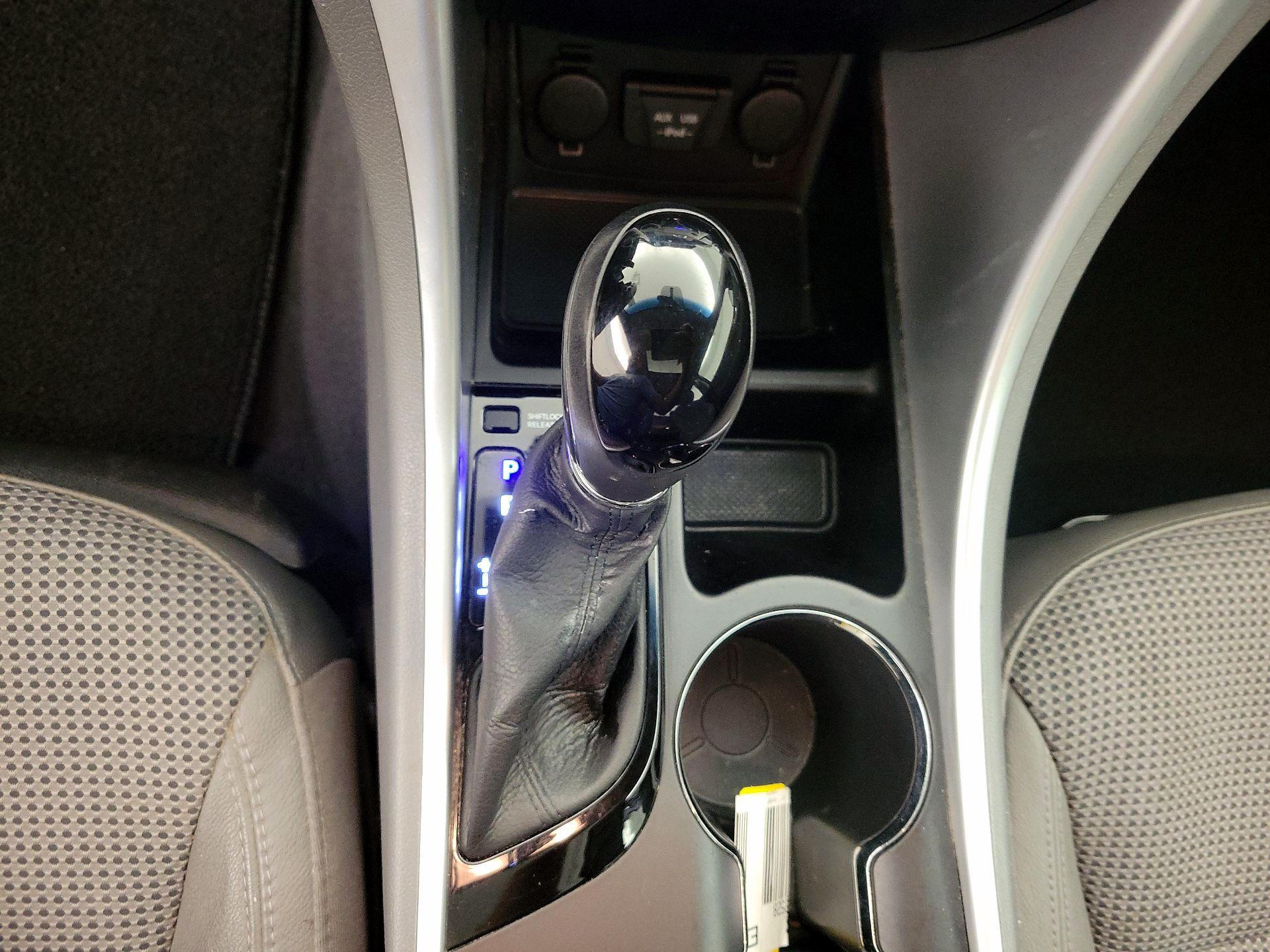 Thumbnail: 2013 Hyundai Sonata - 17