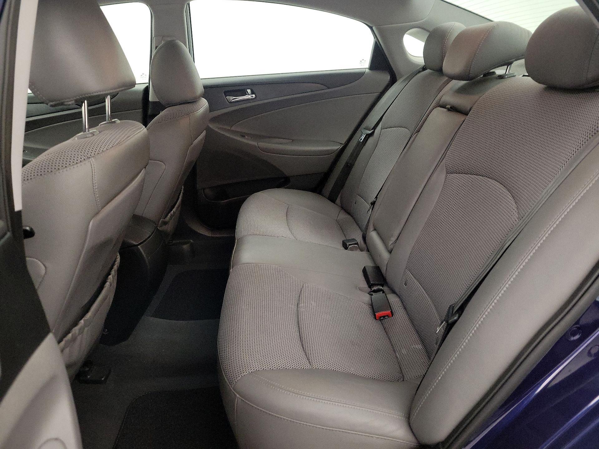 Thumbnail: 2013 Hyundai Sonata - 18
