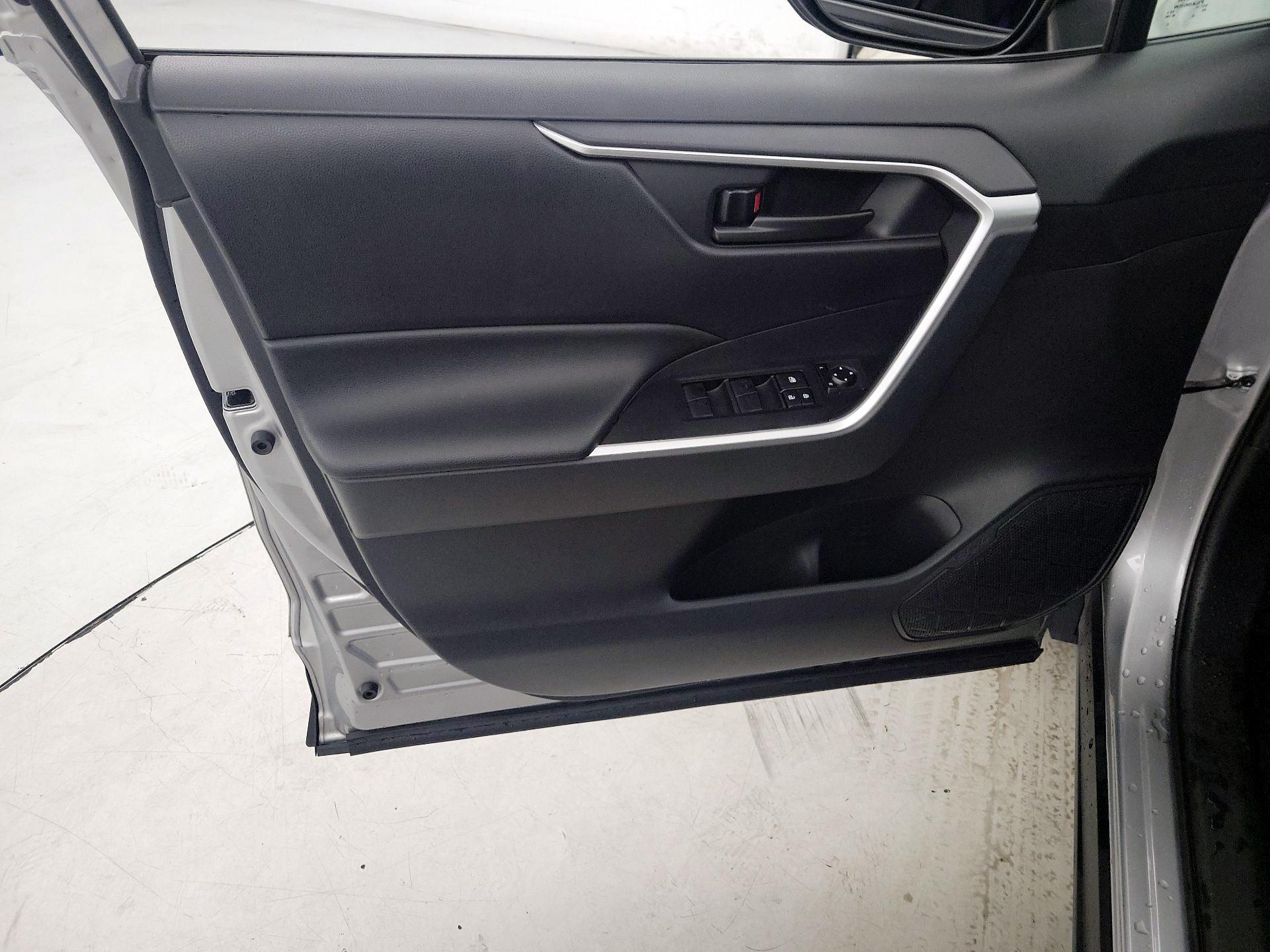 Thumbnail: 2019 Toyota RAV4 - 12