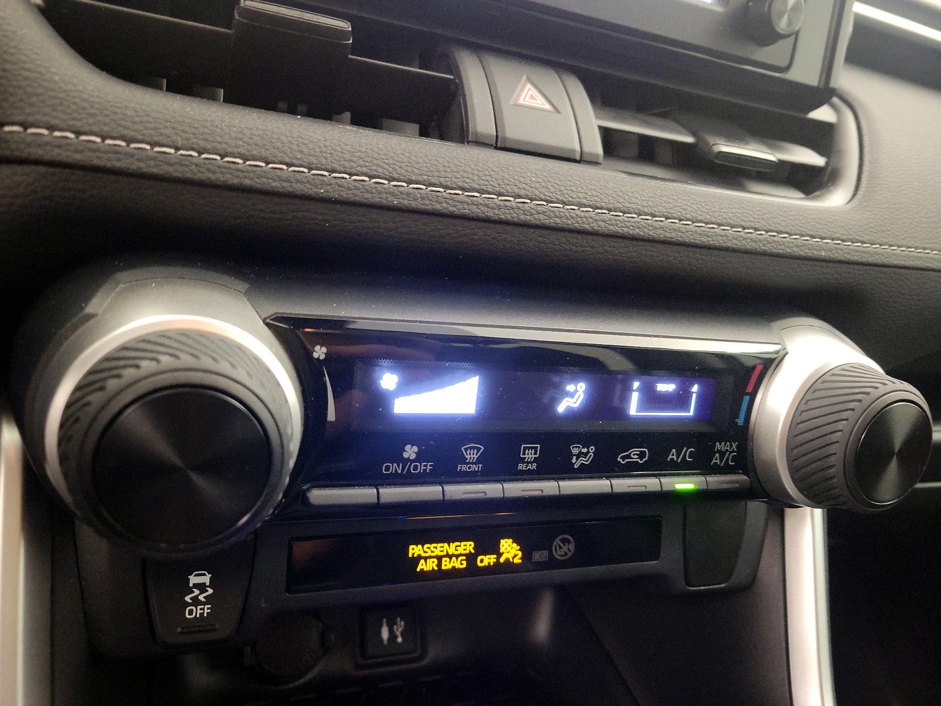 Thumbnail: 2019 Toyota RAV4 - 16