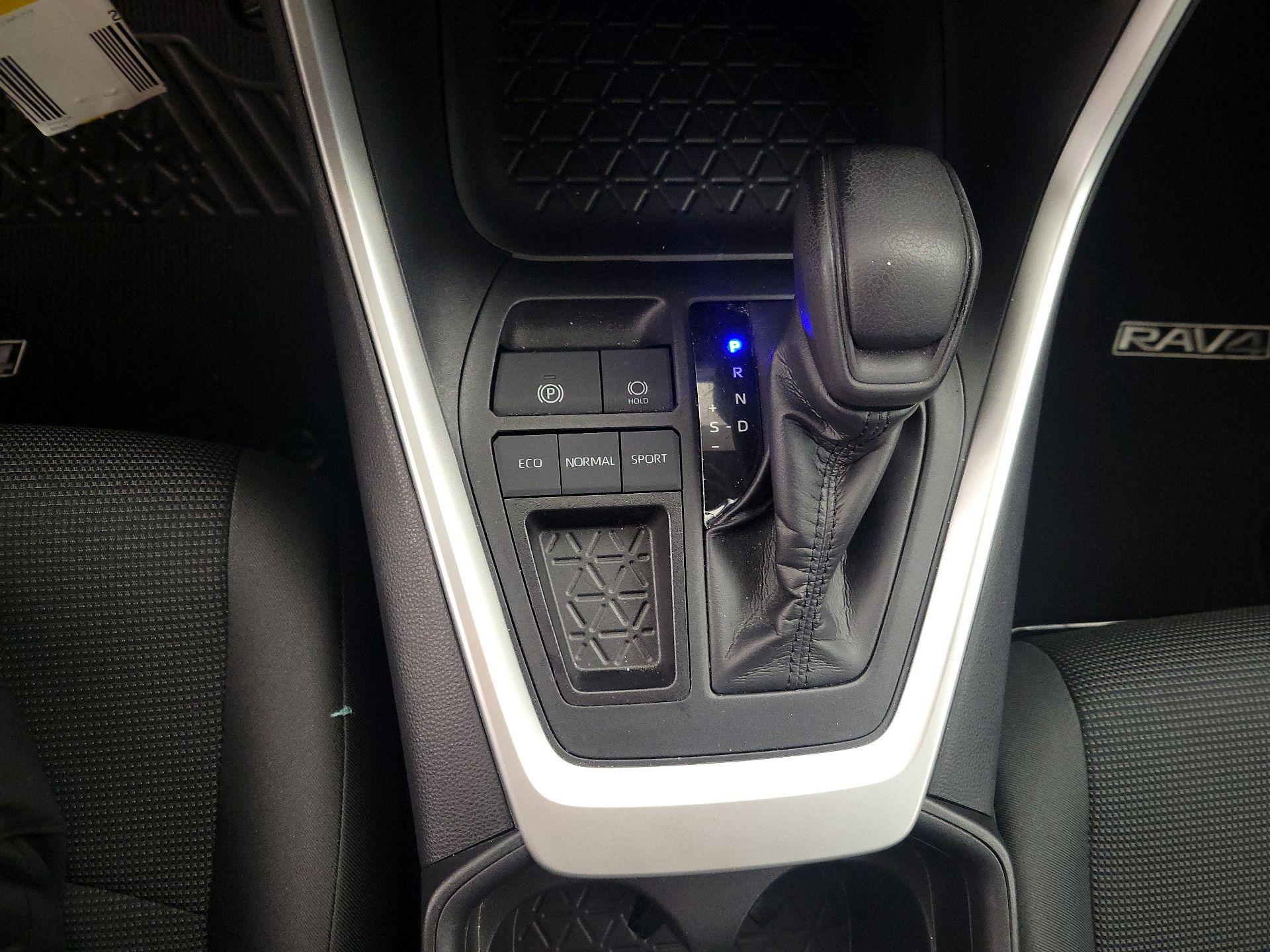 Thumbnail: 2019 Toyota RAV4 - 17