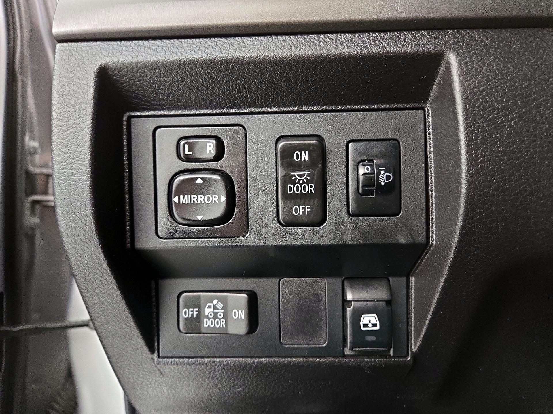 Thumbnail: 2014 Toyota Tundra - 11