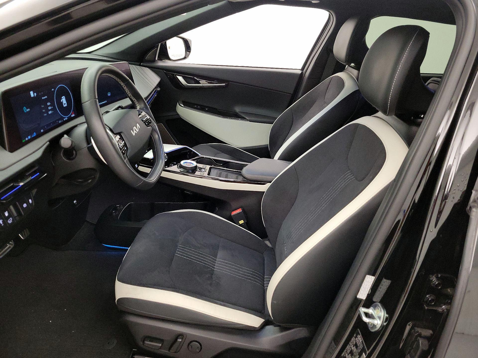 Thumbnail: 2022 Kia EV6 - 11