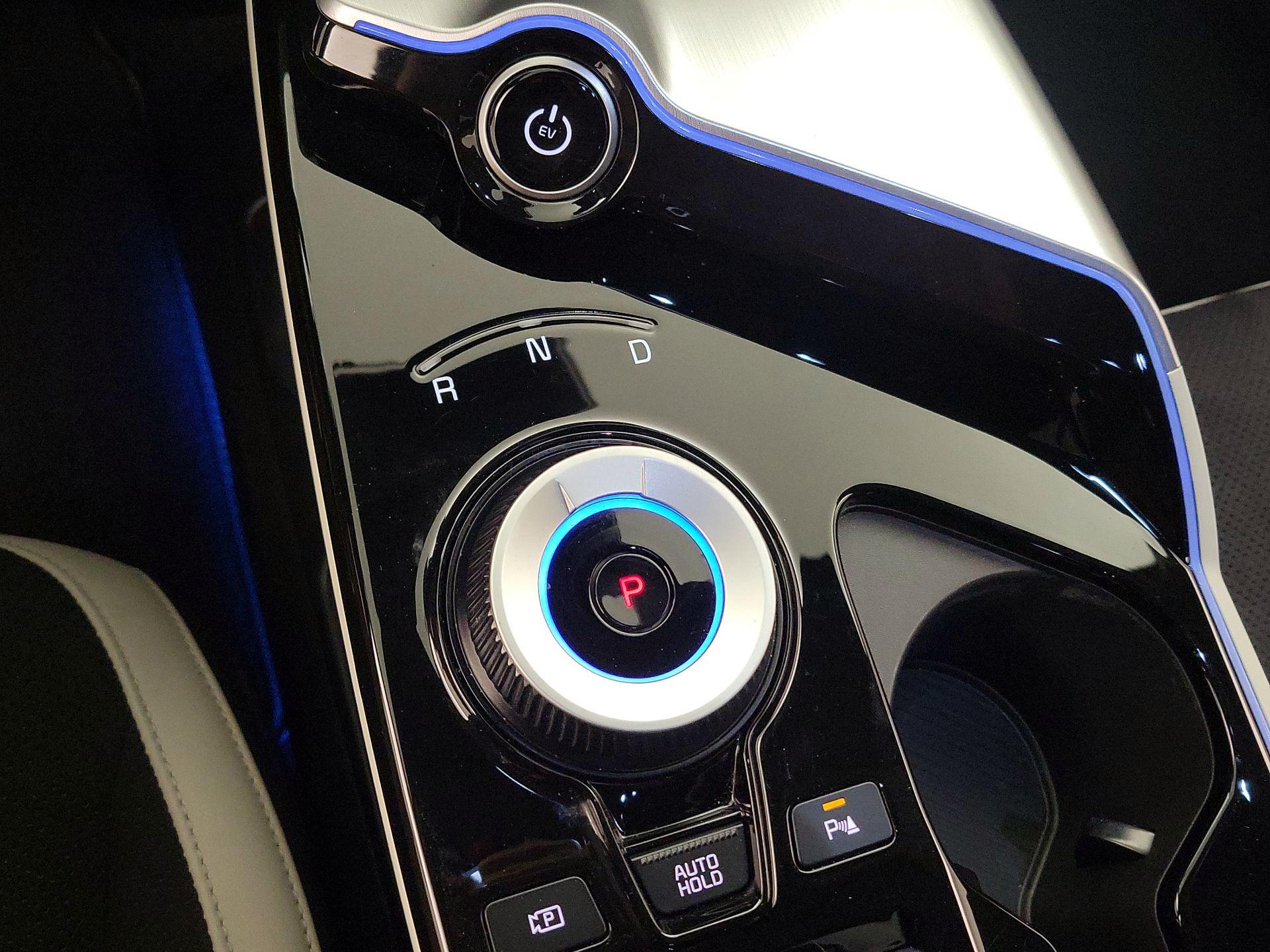 Thumbnail: 2022 Kia EV6 - 18