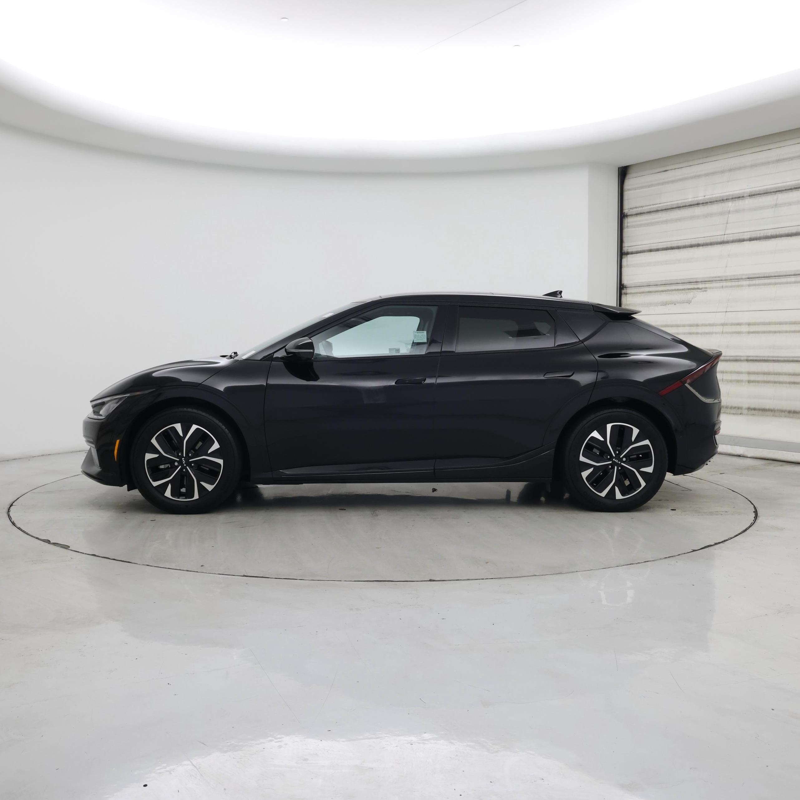 Thumbnail: 2022 Kia EV6 - 3
