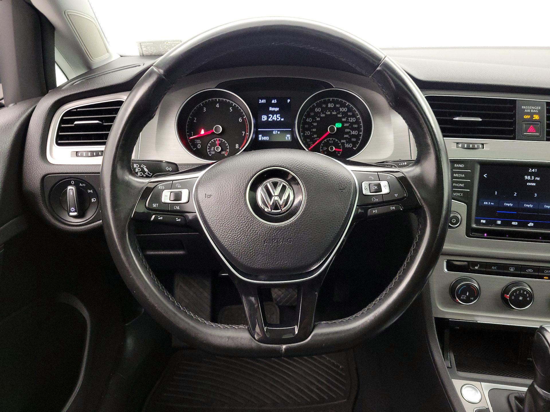 Thumbnail: 2017 Volkswagen Golf - 10
