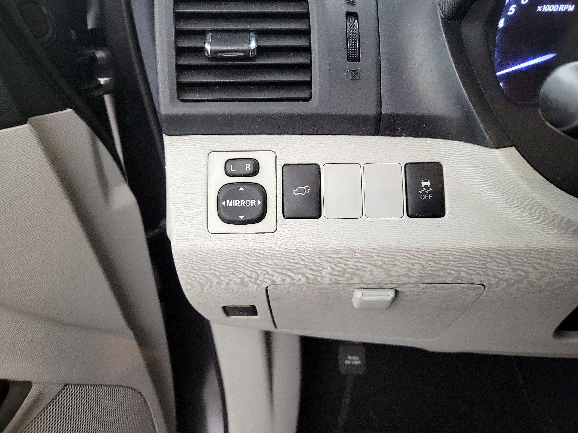 Thumbnail: 2013 Toyota Venza - 13
