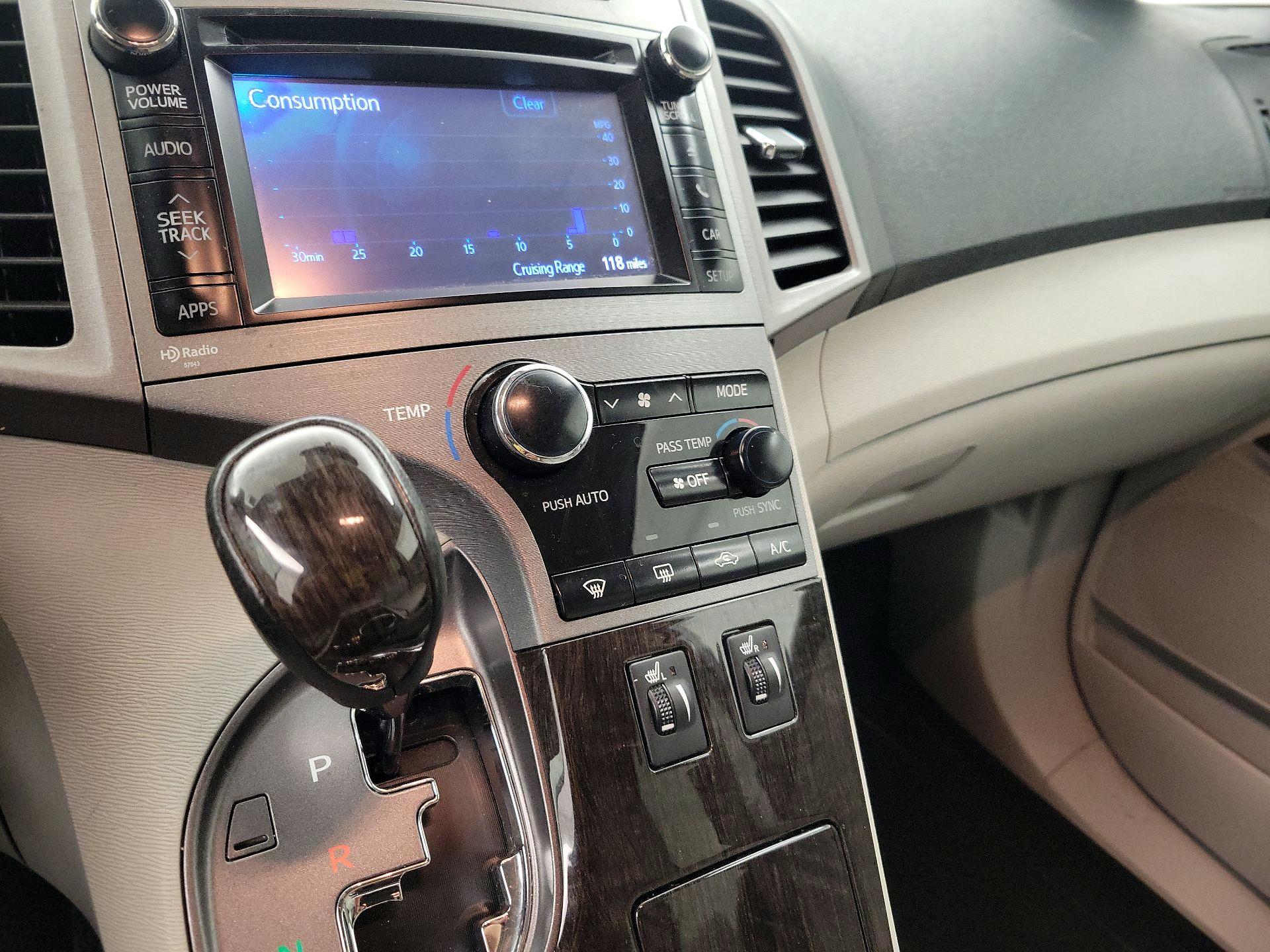Thumbnail: 2013 Toyota Venza - 16
