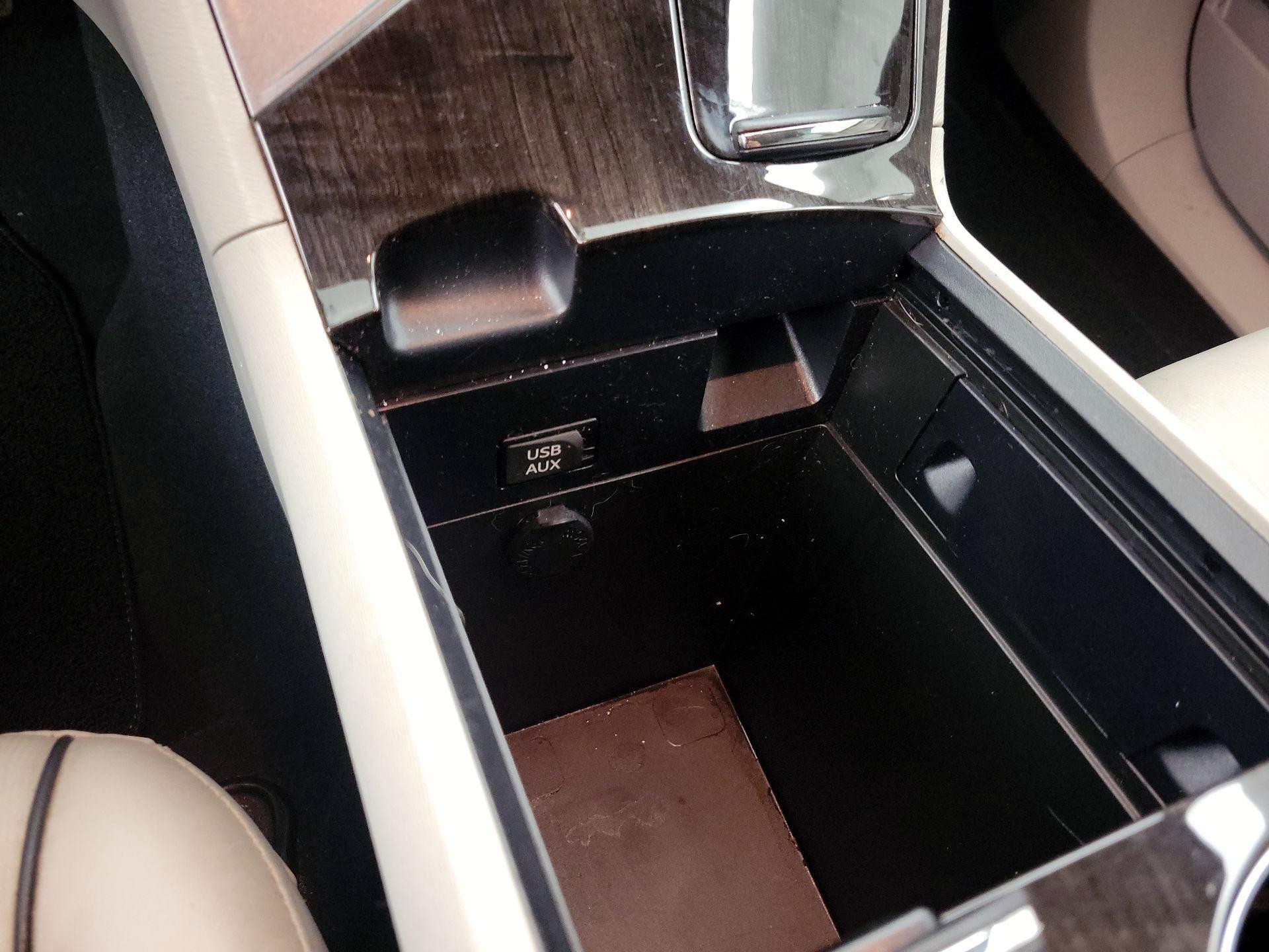 Thumbnail: 2013 Toyota Venza - 18