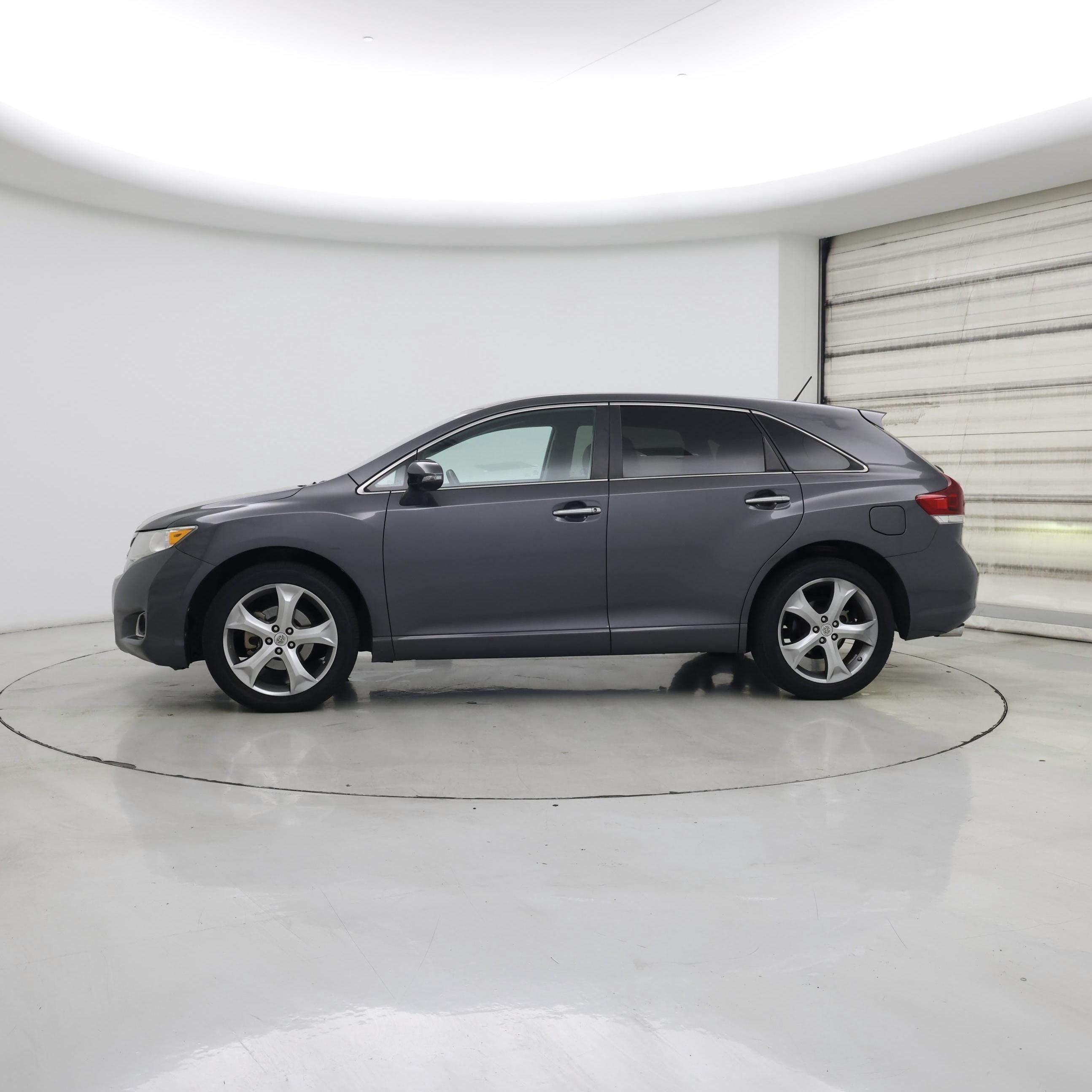 Thumbnail: 2013 Toyota Venza - 3