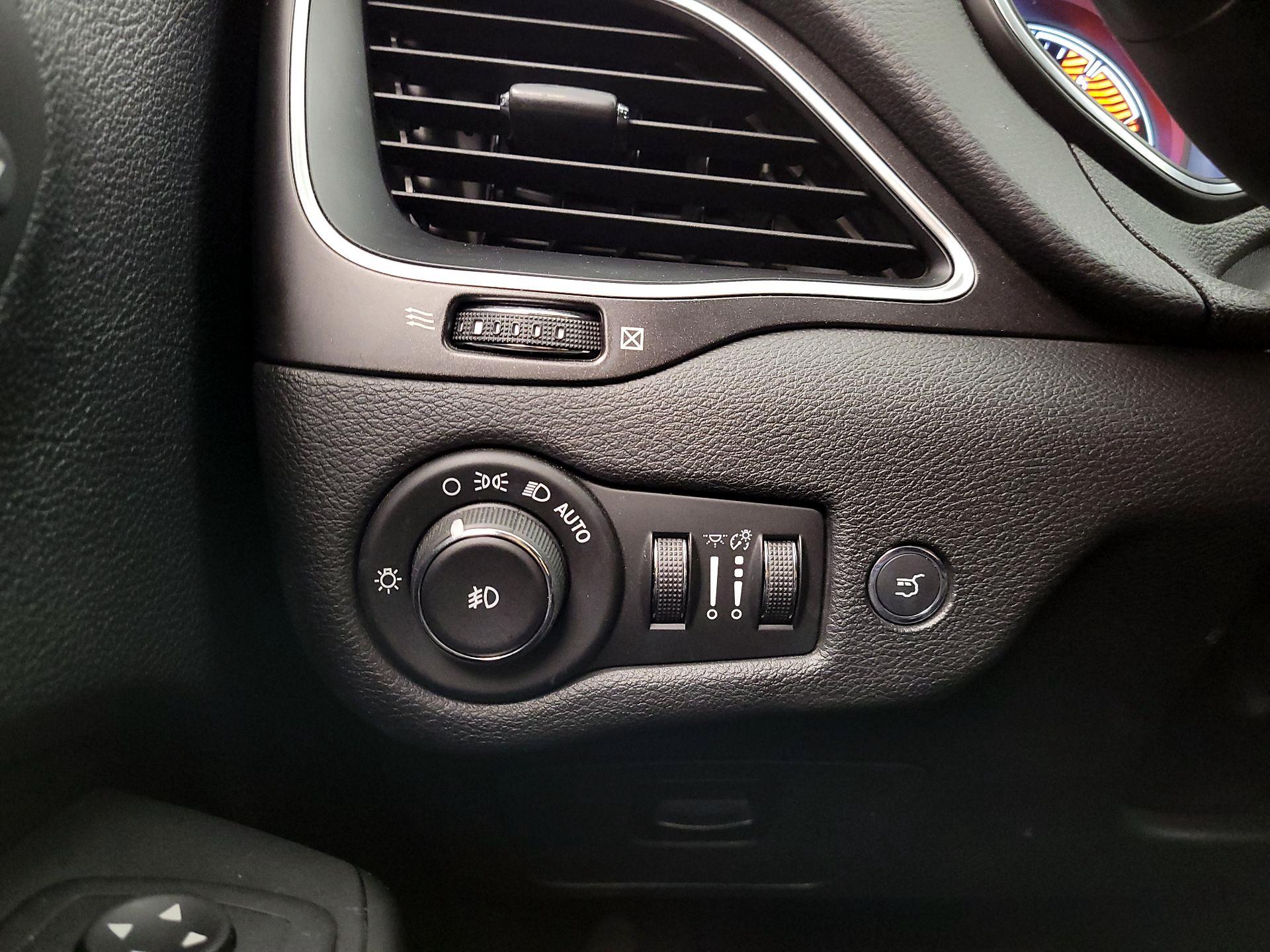 Thumbnail: 2019 Jeep Cherokee - 13