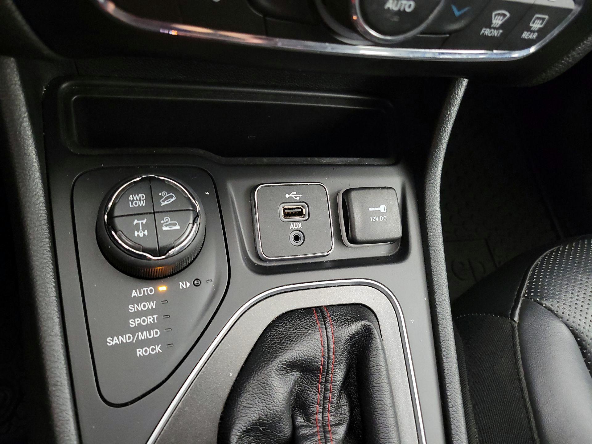 Thumbnail: 2019 Jeep Cherokee - 19