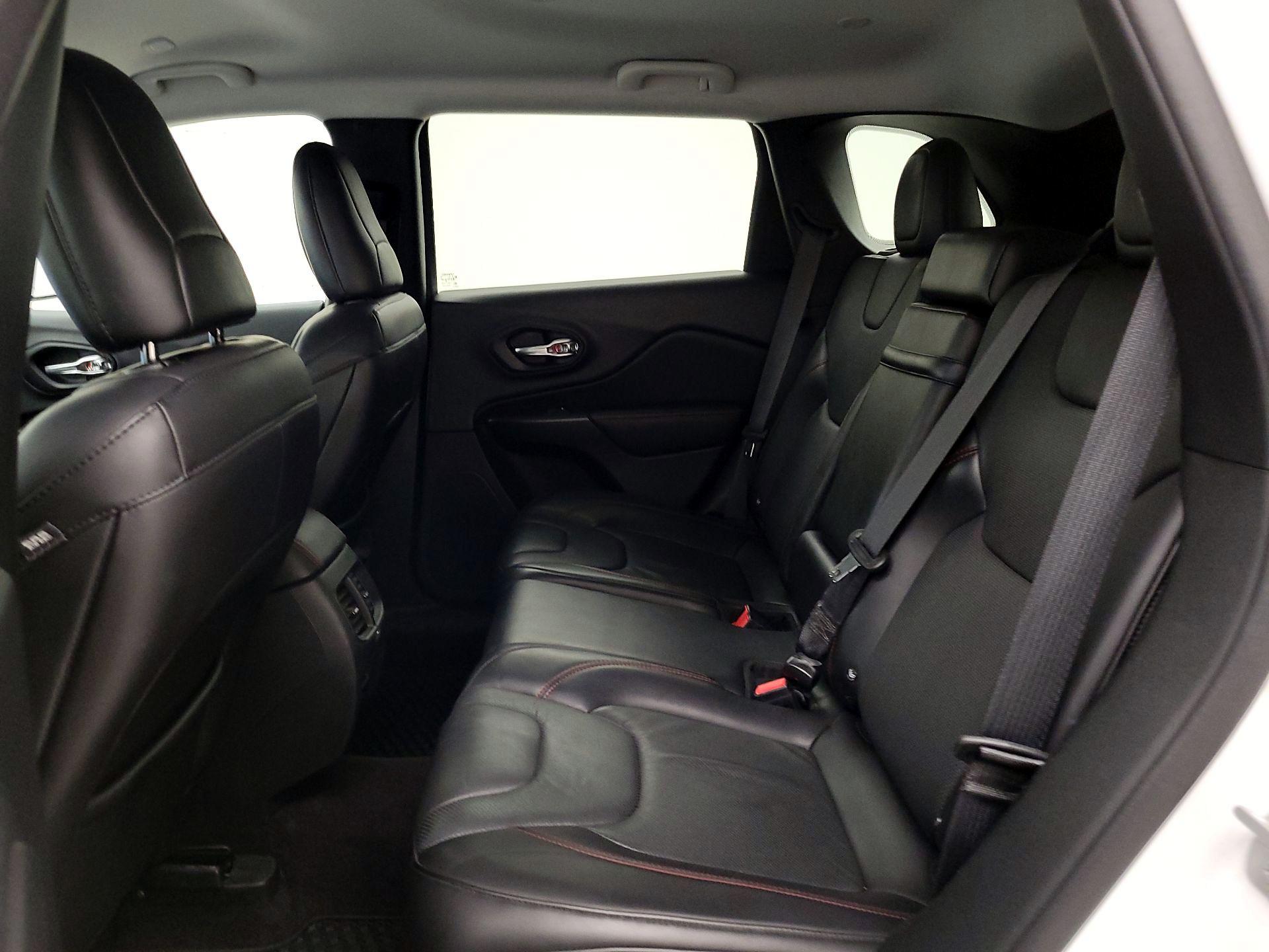 Thumbnail: 2019 Jeep Cherokee - 20