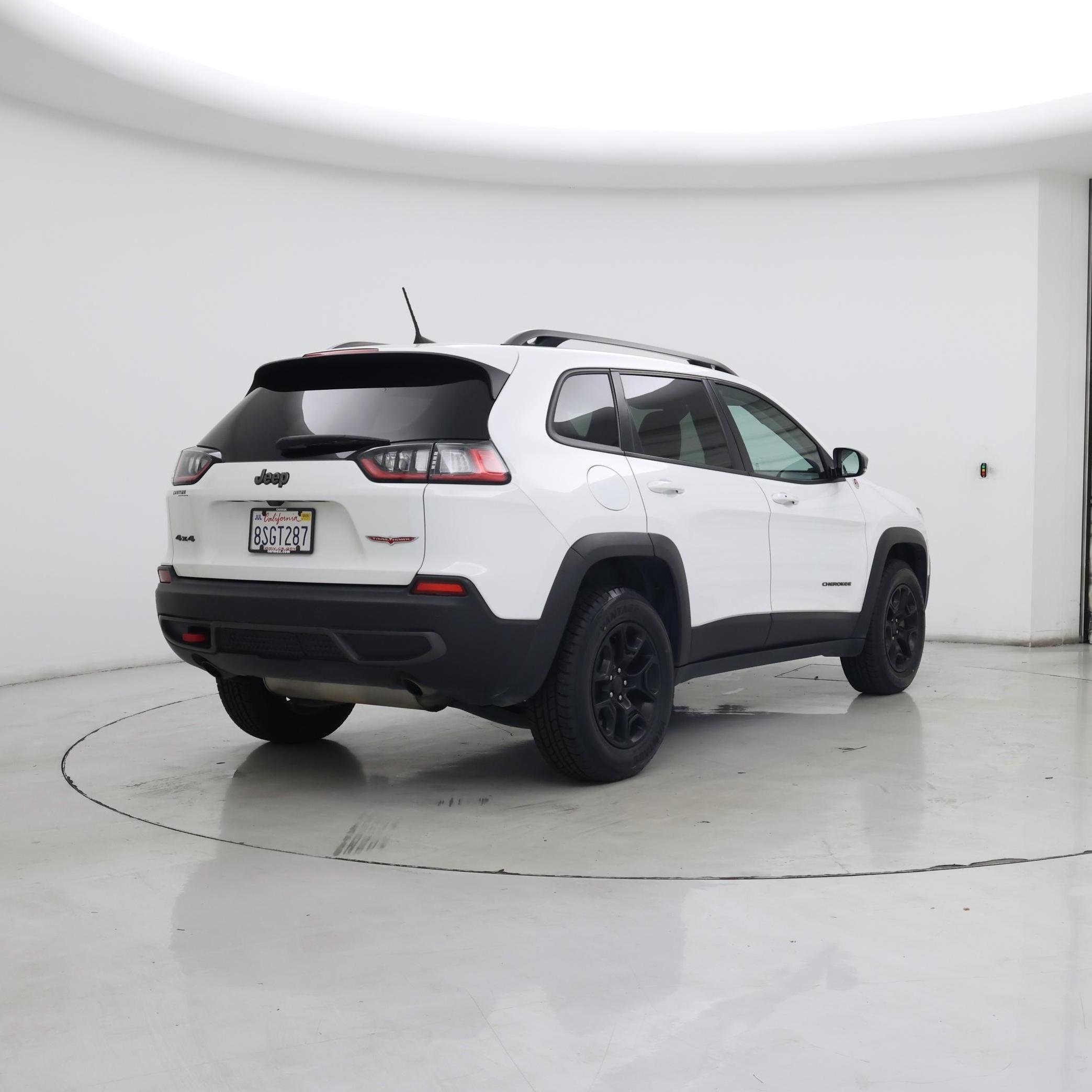 Thumbnail: 2019 Jeep Cherokee - 8