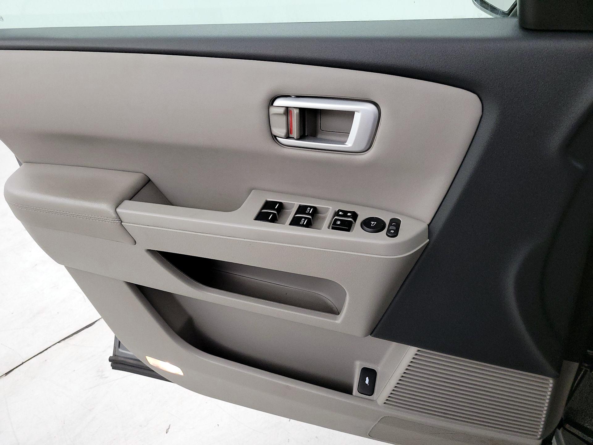 Thumbnail: 2013 Honda Pilot - 12