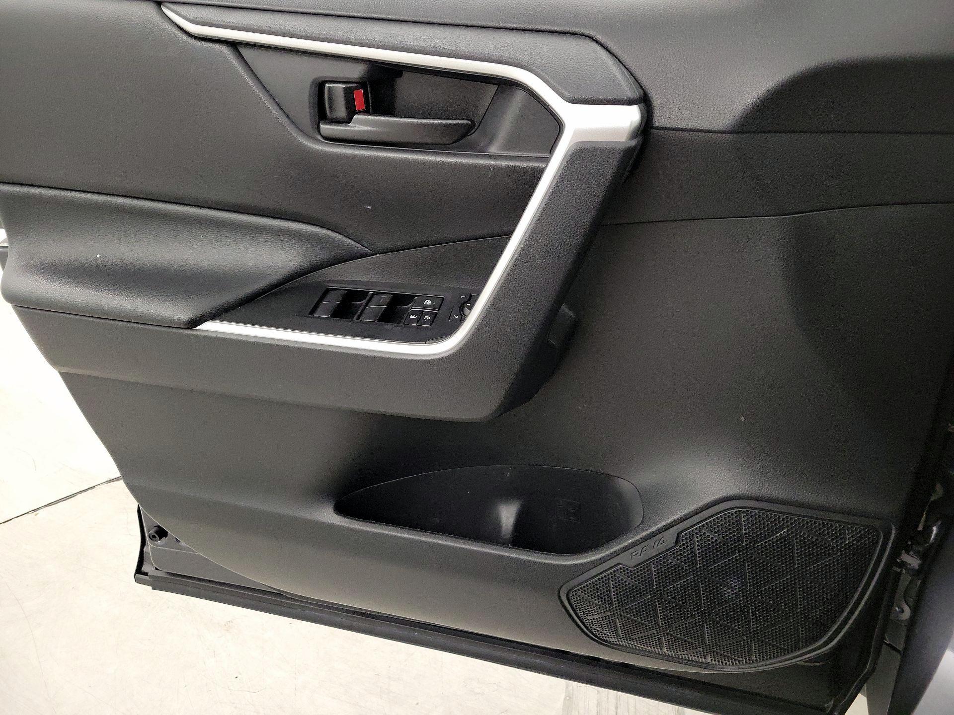 Thumbnail: 2020 Toyota RAV4 - 12