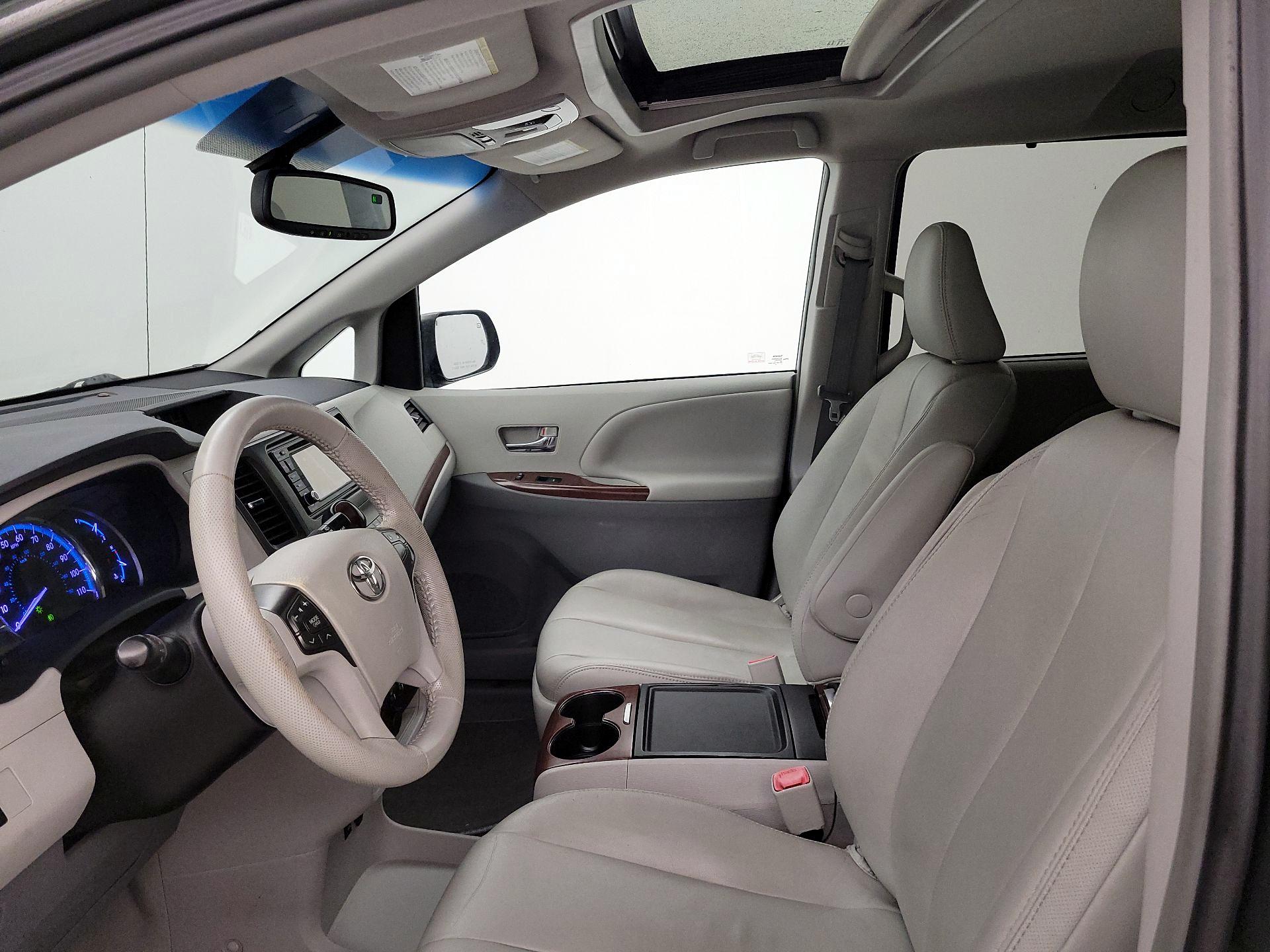 Thumbnail: 2014 Toyota Sienna - 11