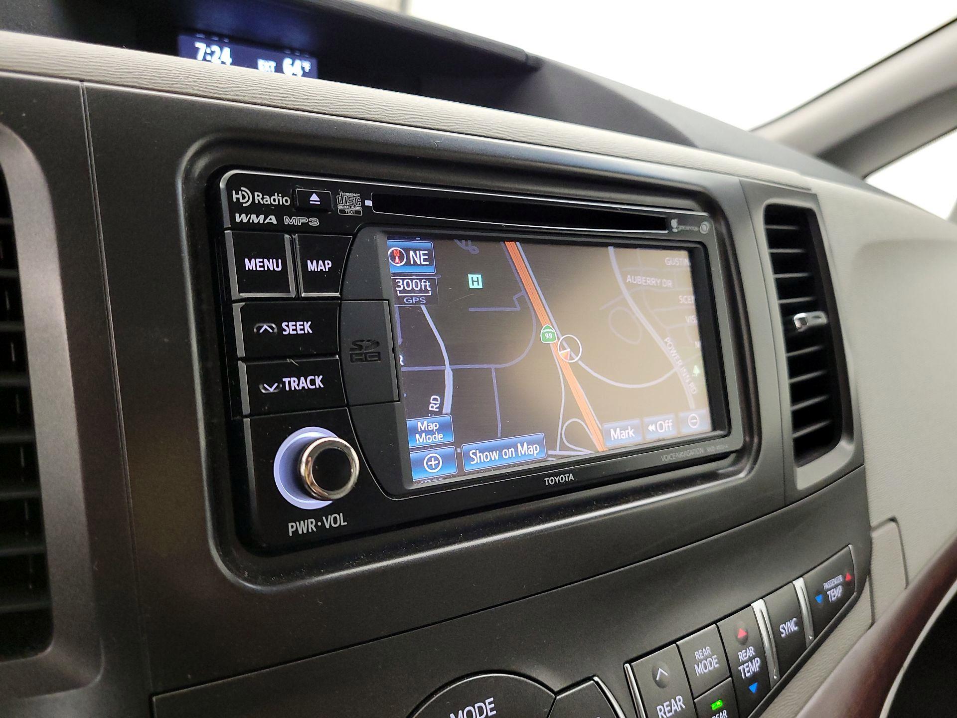 Thumbnail: 2014 Toyota Sienna - 14