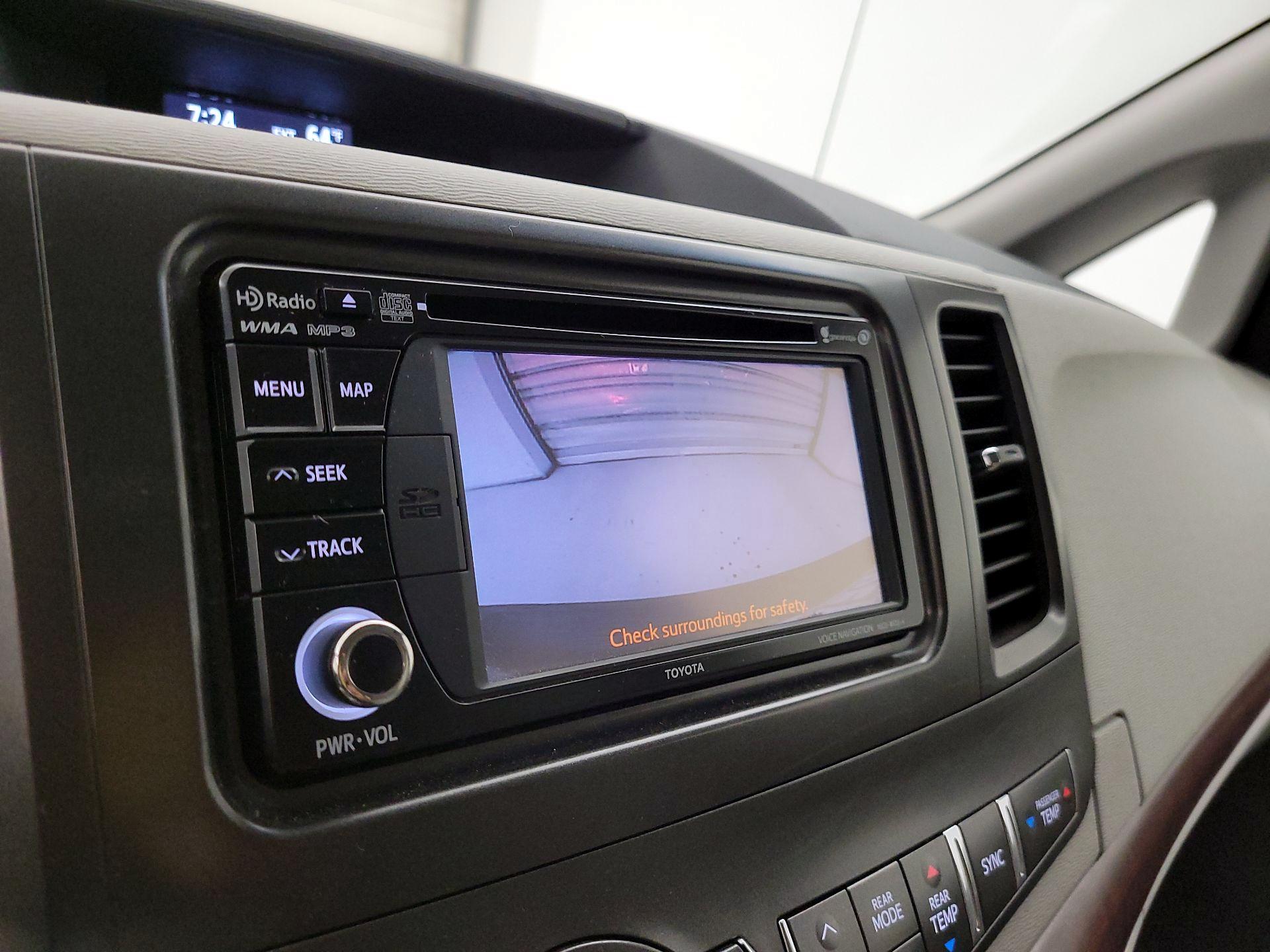 Thumbnail: 2014 Toyota Sienna - 15