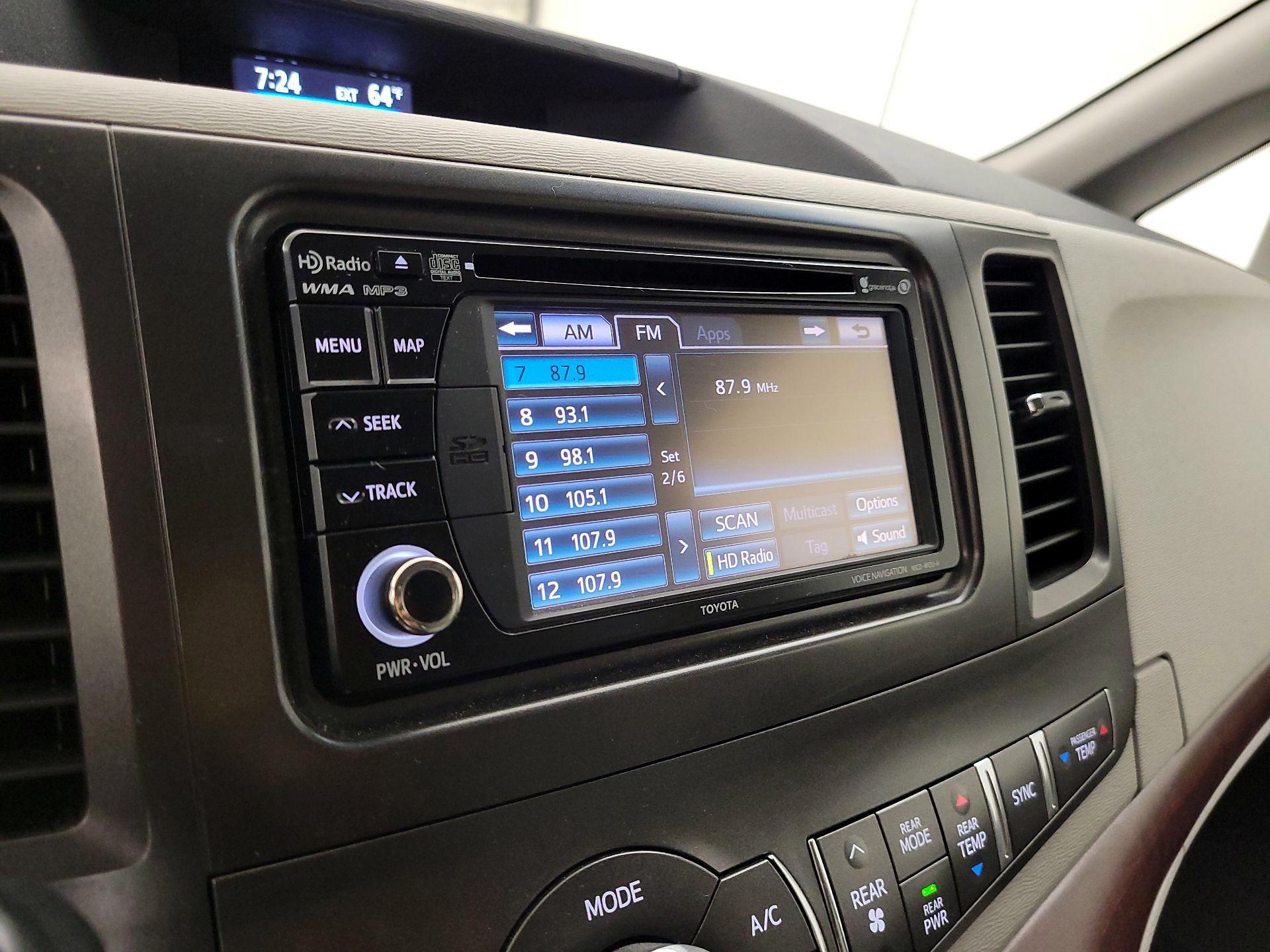 Thumbnail: 2014 Toyota Sienna - 16