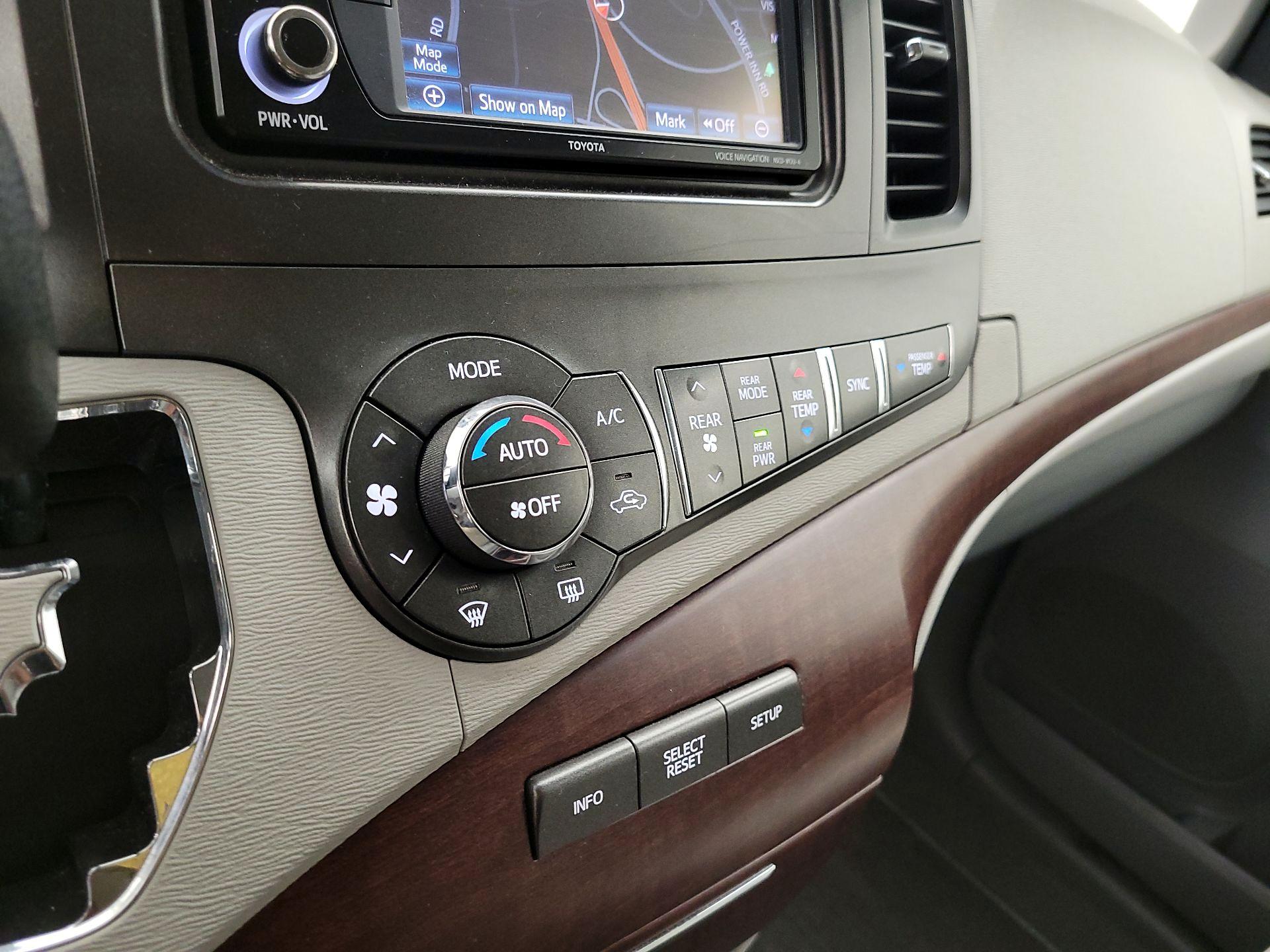 Thumbnail: 2014 Toyota Sienna - 17