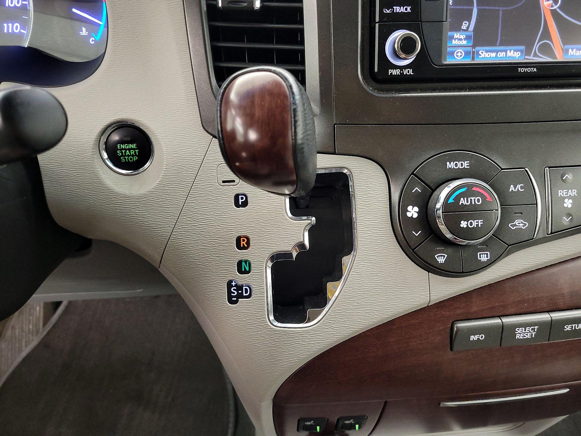Thumbnail: 2014 Toyota Sienna - 18