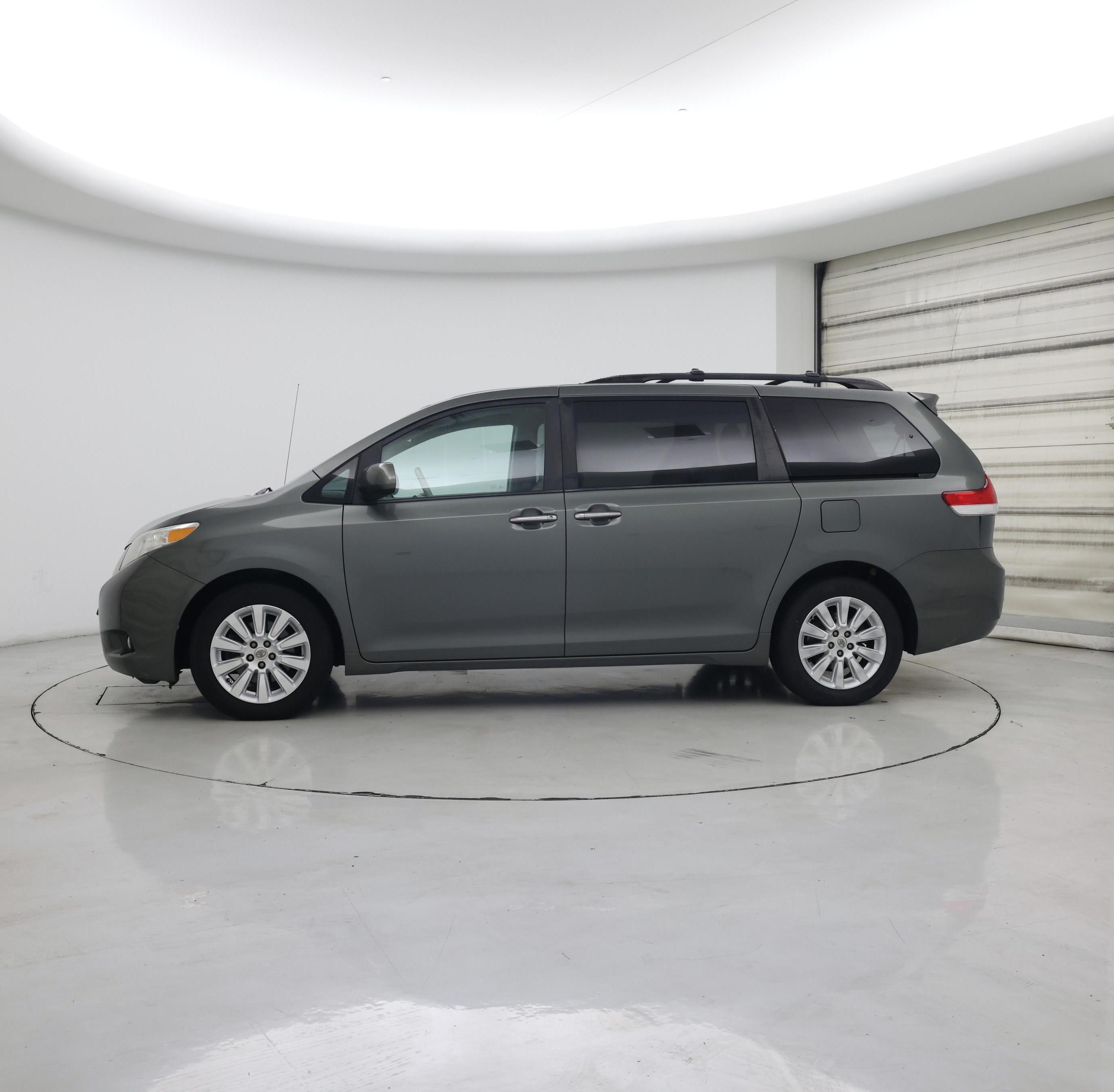 Thumbnail: 2014 Toyota Sienna - 3