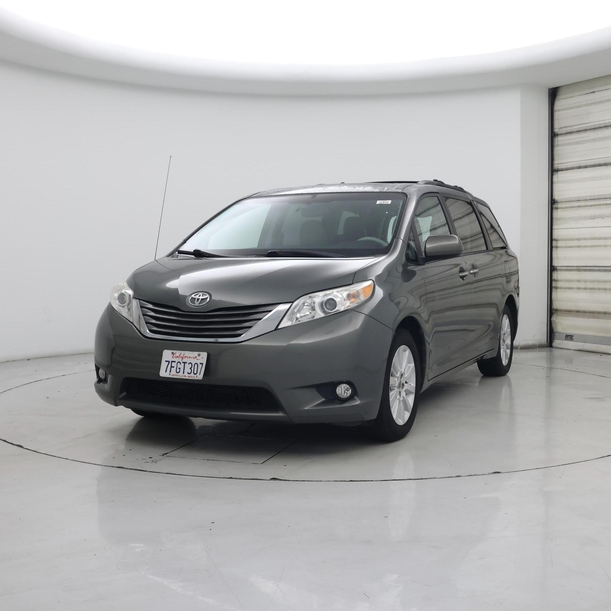 Thumbnail: 2014 Toyota Sienna - 4