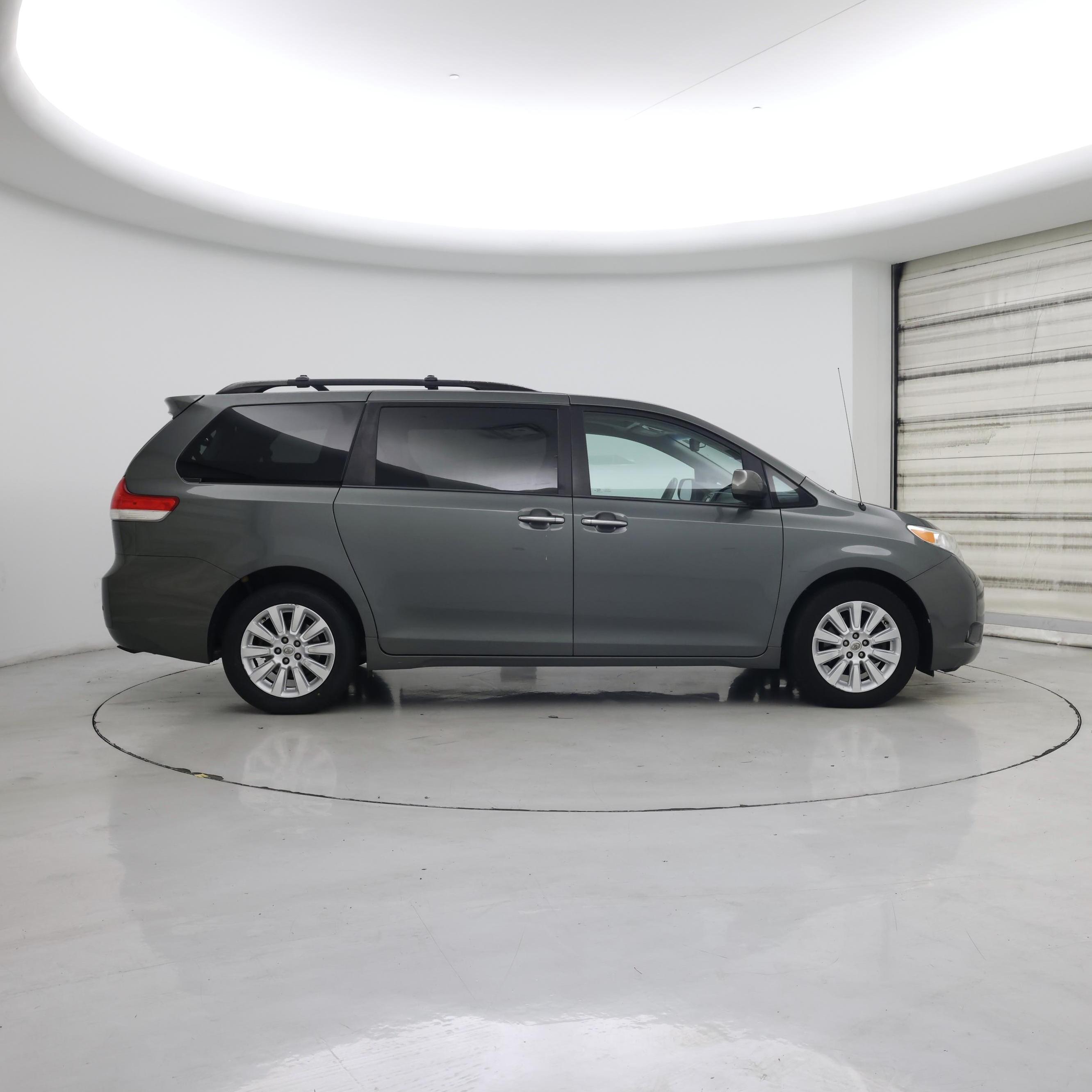 Thumbnail: 2014 Toyota Sienna - 7