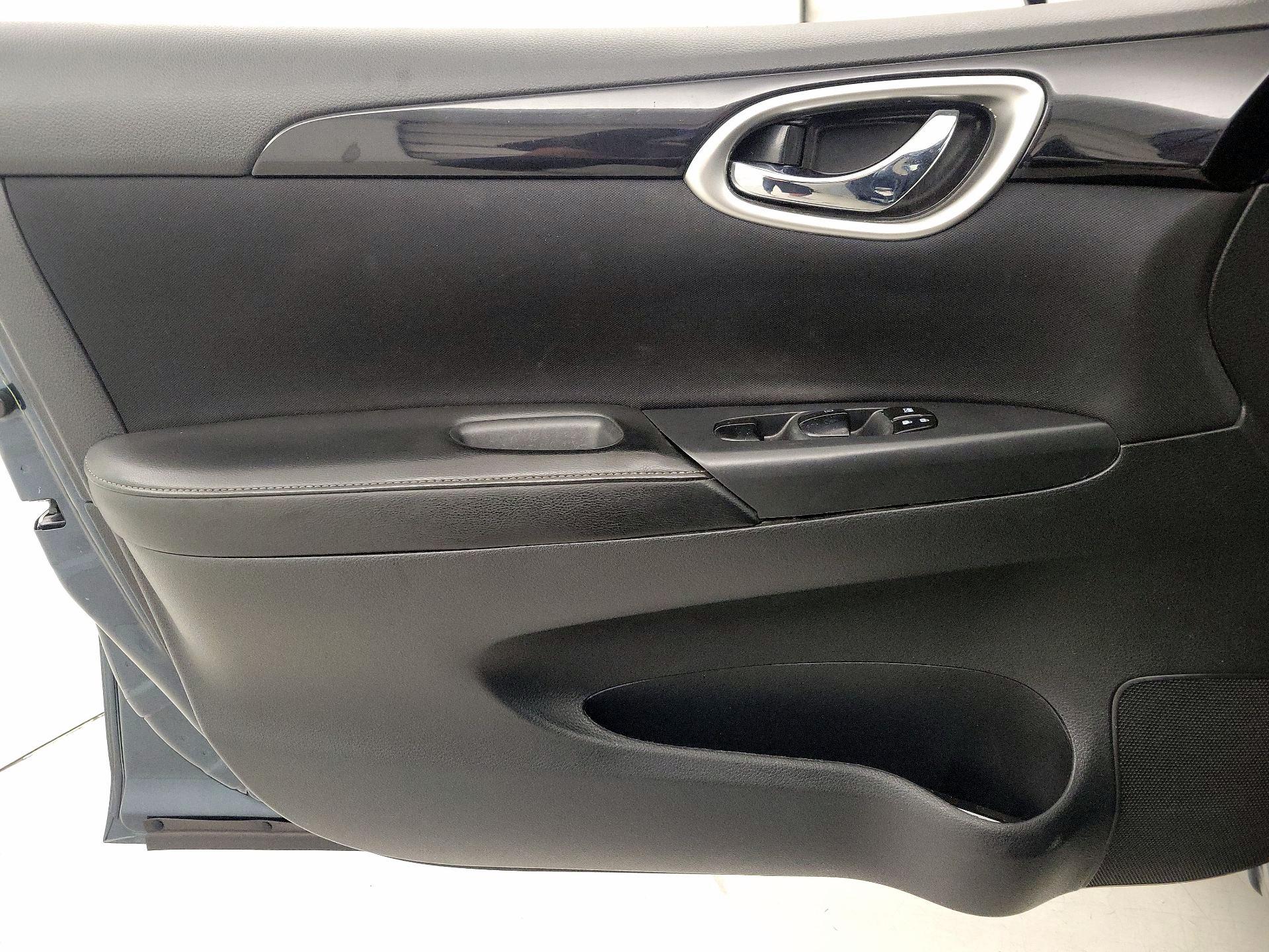 Thumbnail: 2016 Nissan Sentra - 12
