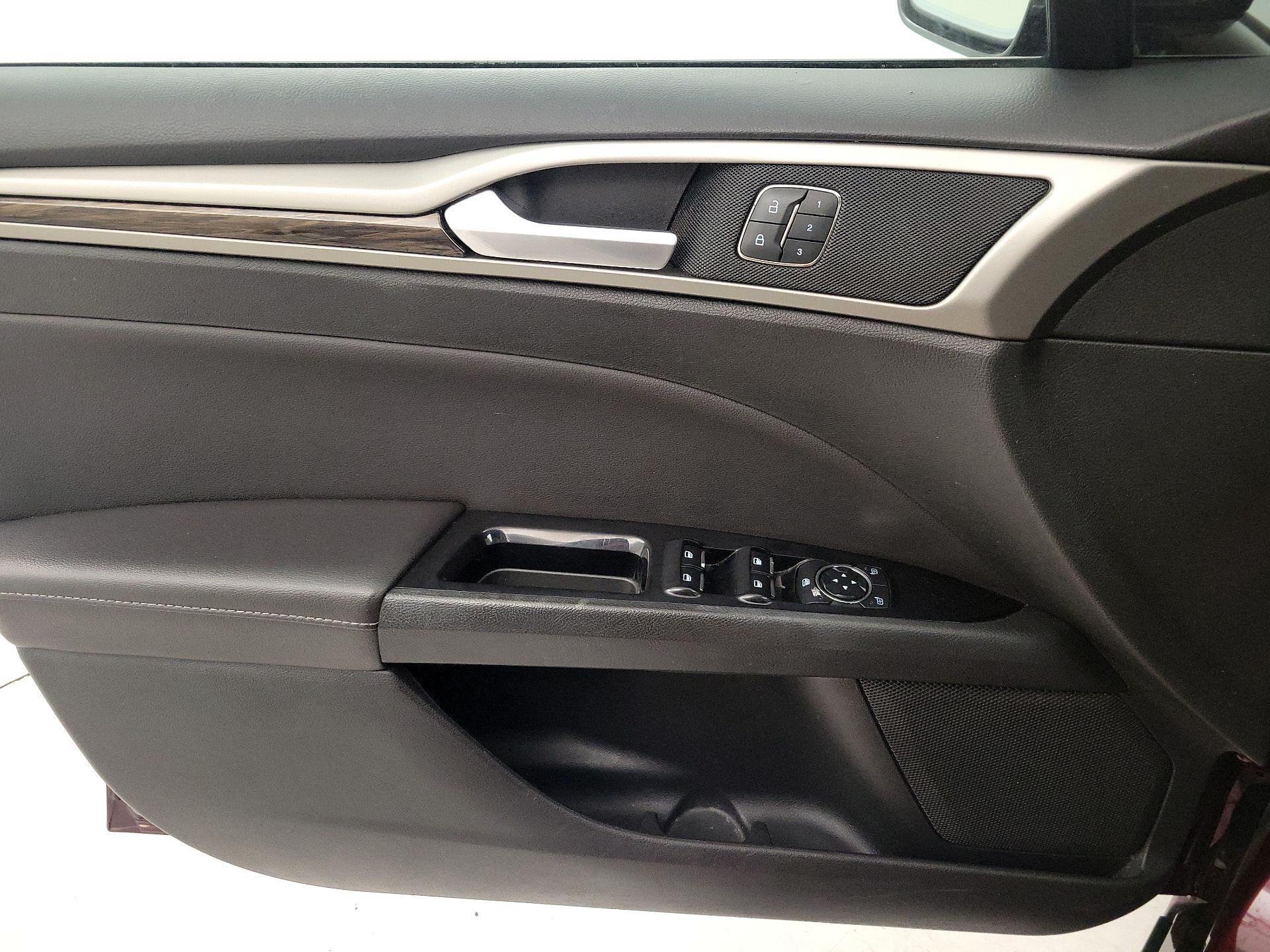 Thumbnail: 2013 Ford Fusion - 12