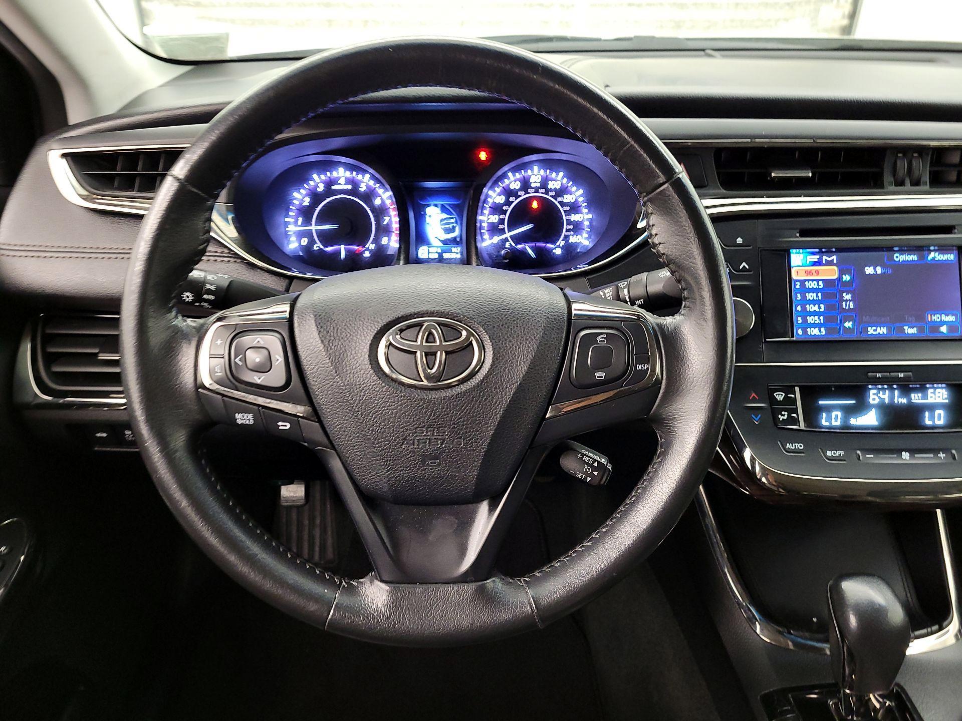 Thumbnail: 2013 Toyota Avalon - 10