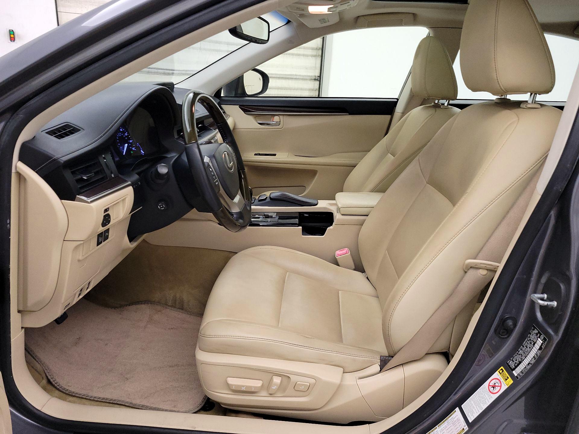 Thumbnail: 2013 Lexus ES - 11