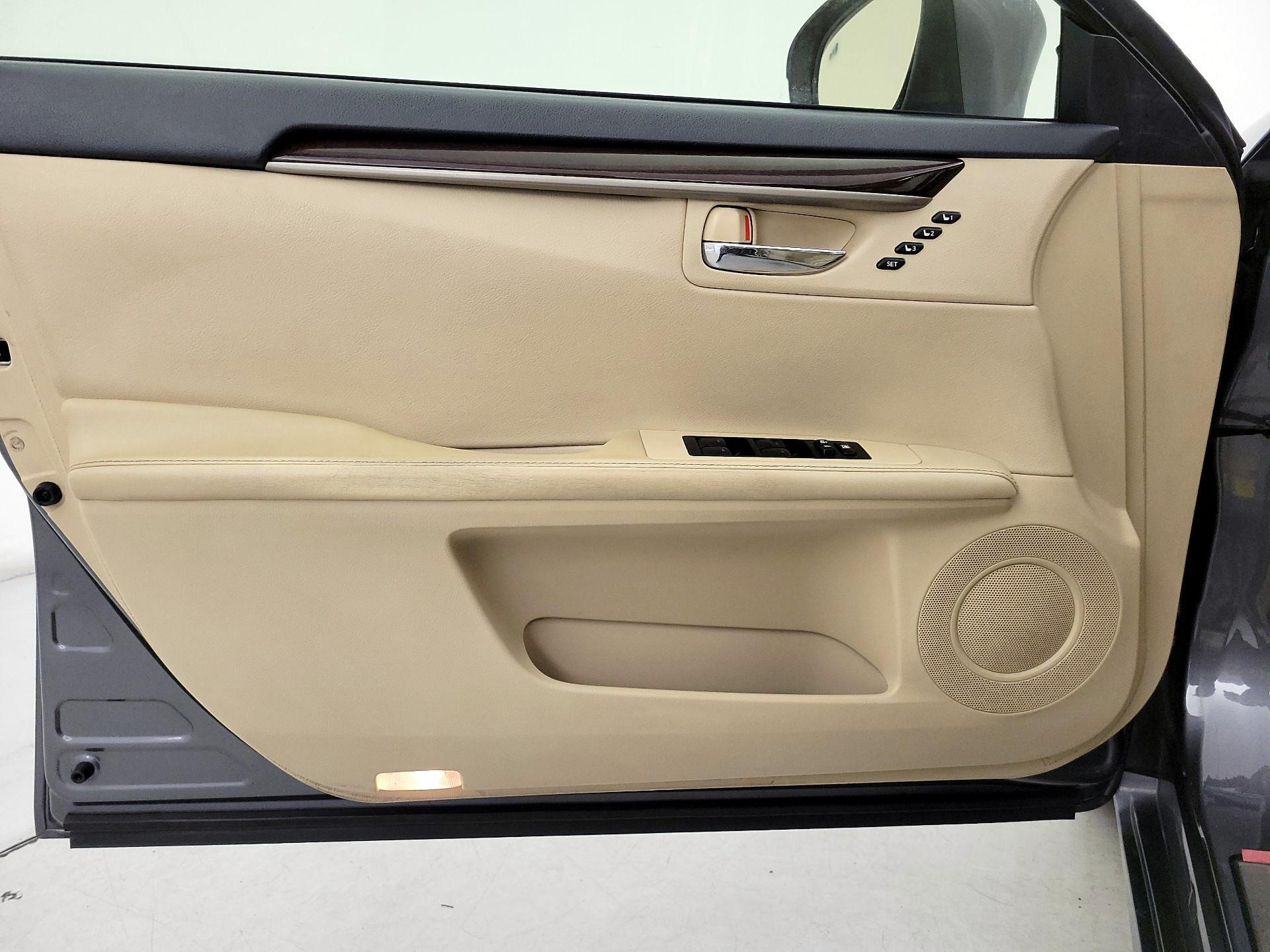 Thumbnail: 2013 Lexus ES - 12