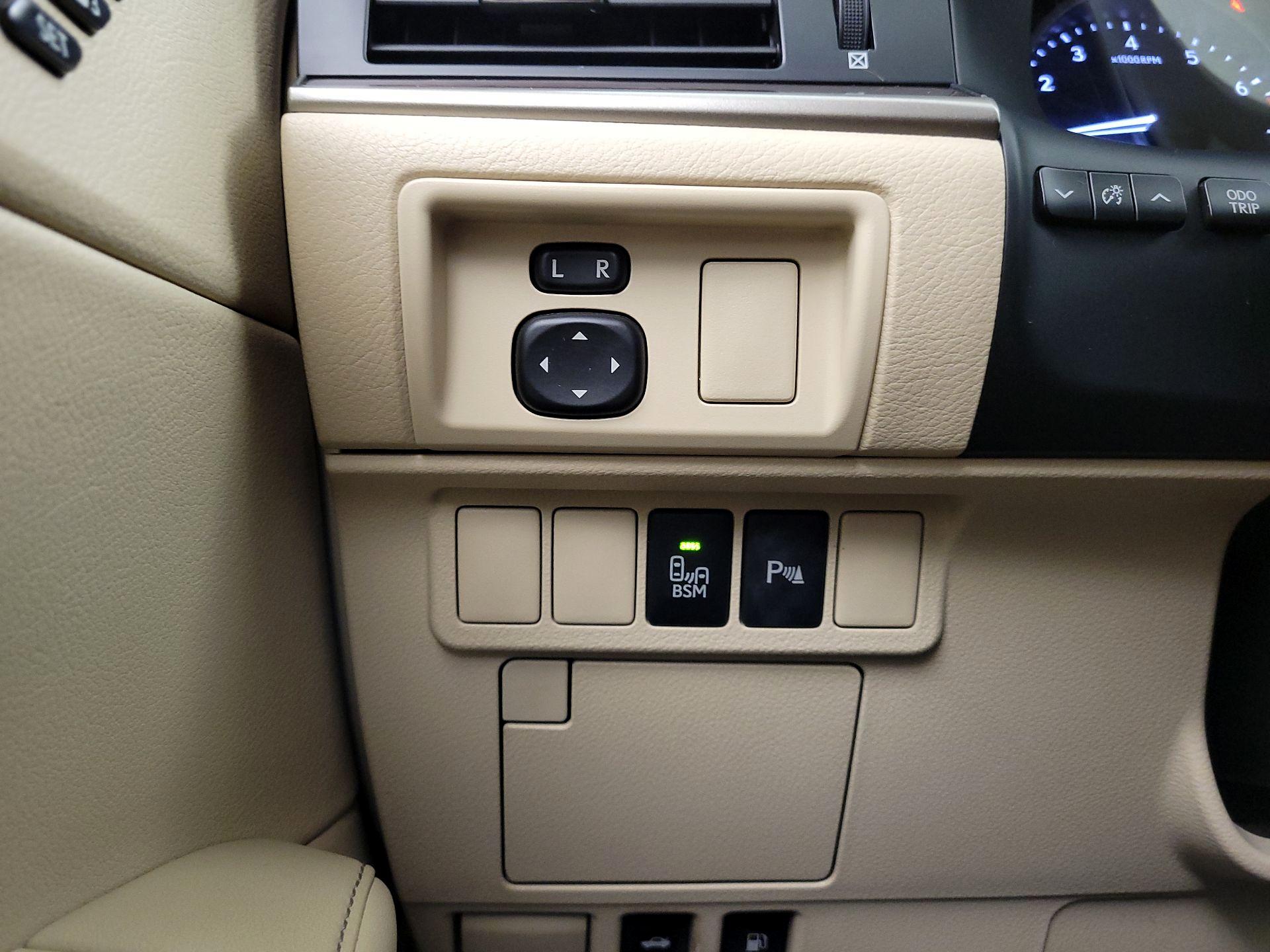 Thumbnail: 2013 Lexus ES - 13