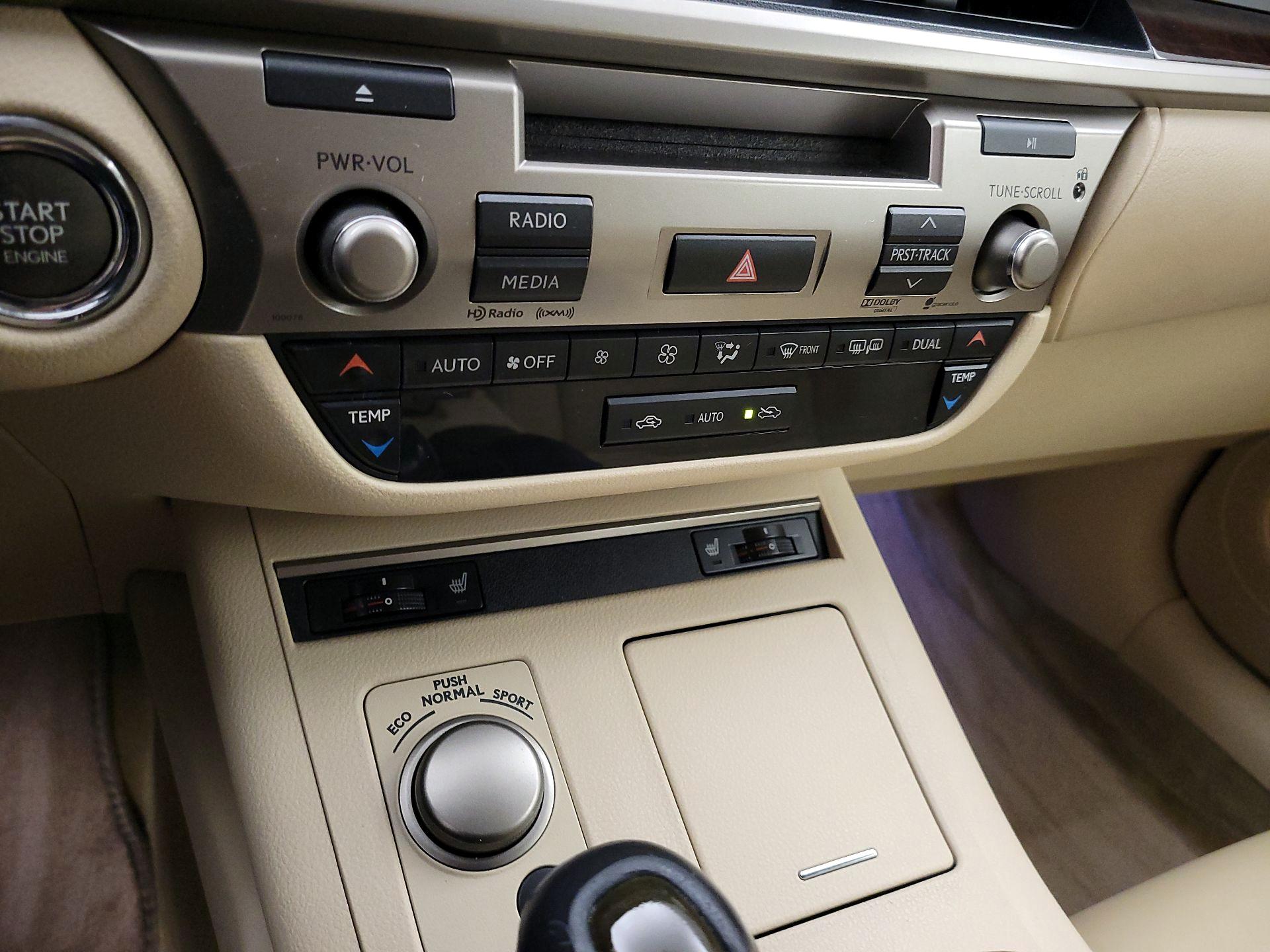 Thumbnail: 2013 Lexus ES - 16