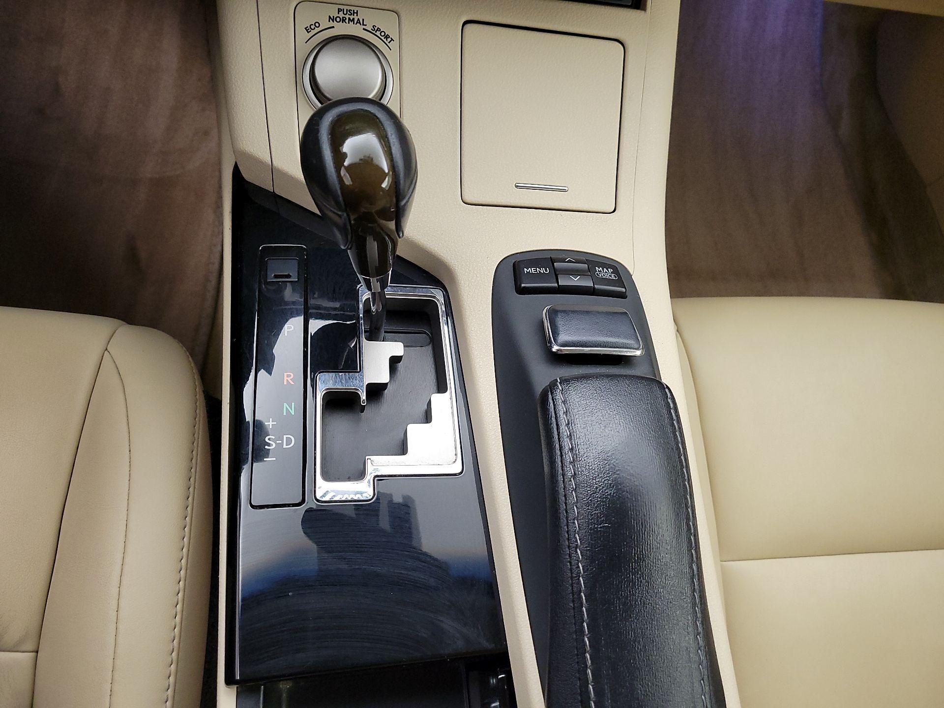 Thumbnail: 2013 Lexus ES - 17