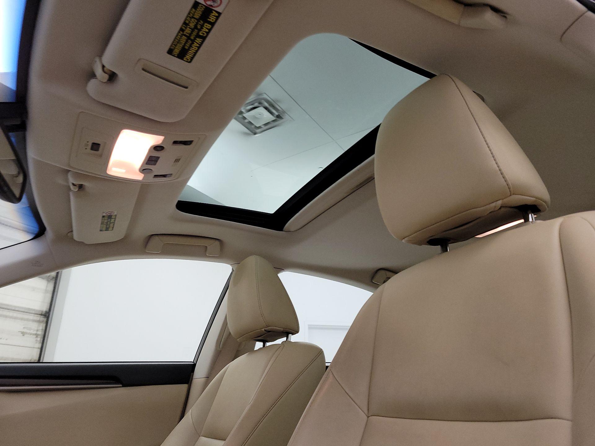 Thumbnail: 2013 Lexus ES - 18