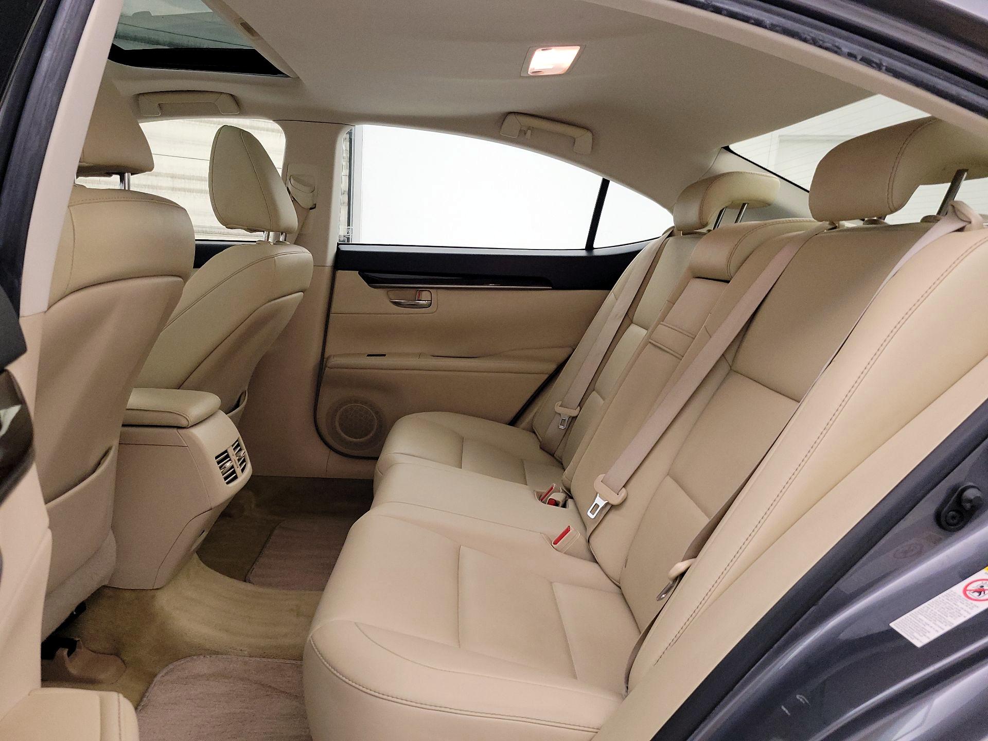 Thumbnail: 2013 Lexus ES - 19