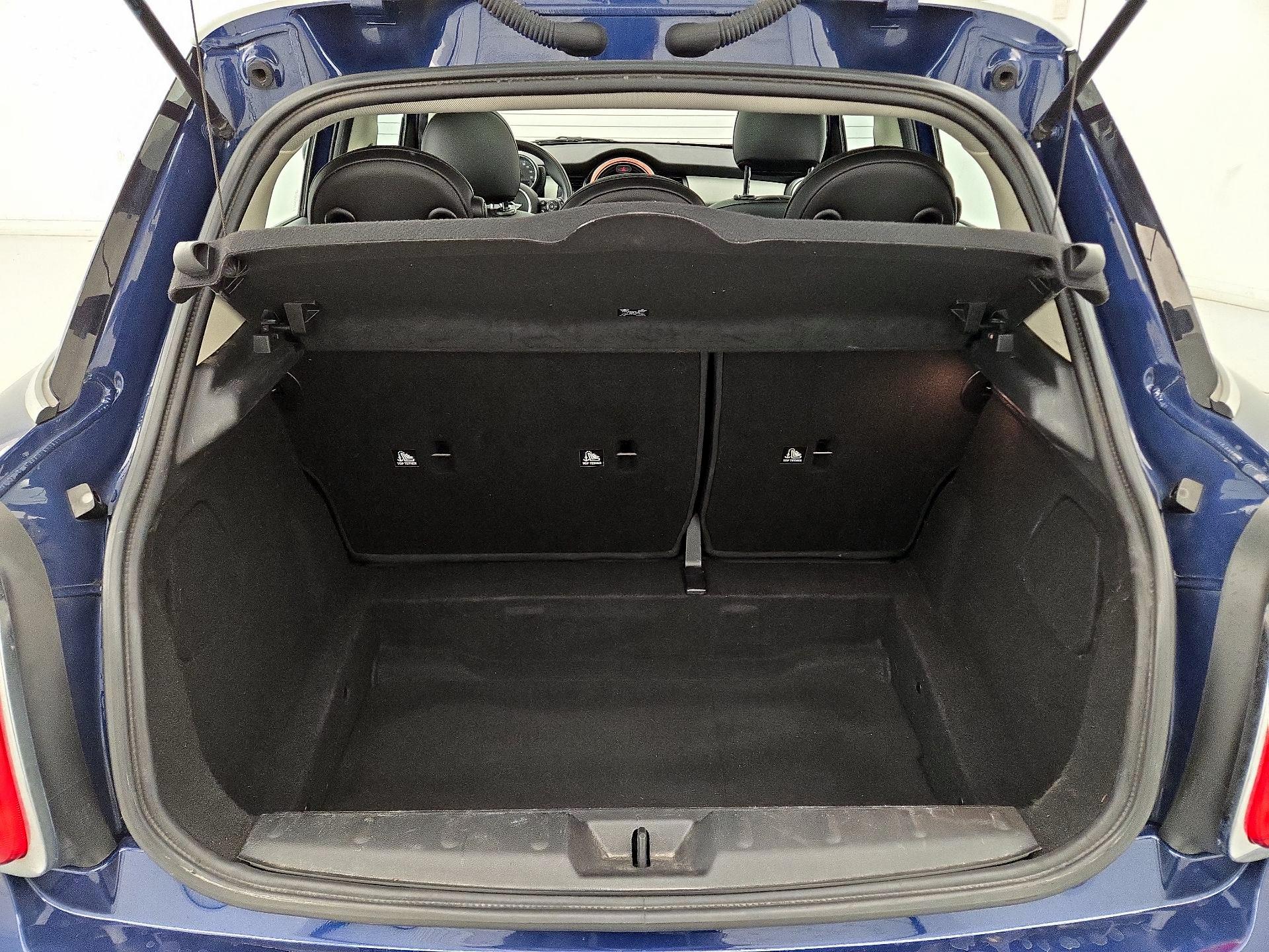 Thumbnail: 2016 MINI Cooper Hardtop - 17