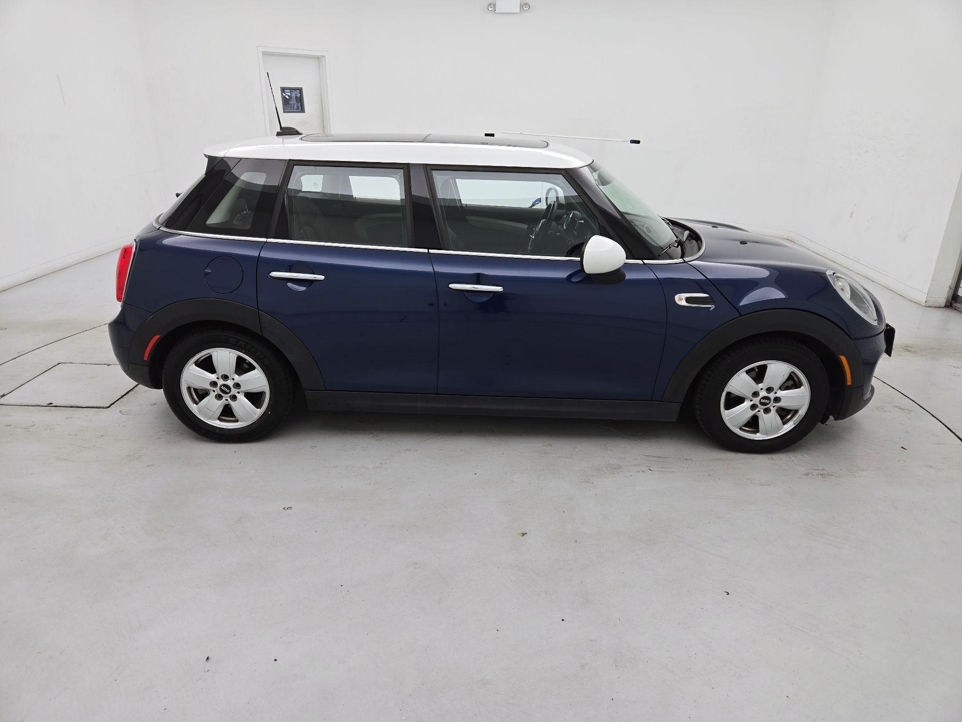Thumbnail: 2016 MINI Cooper Hardtop - 4